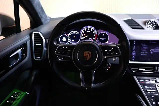 Porsche Cayenne view 13