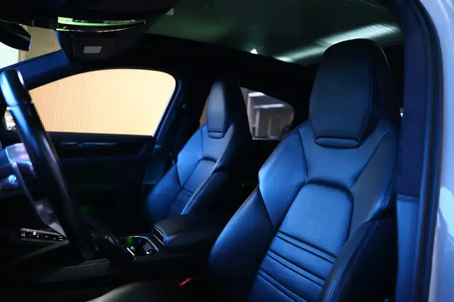 Porsche Cayenne view 12