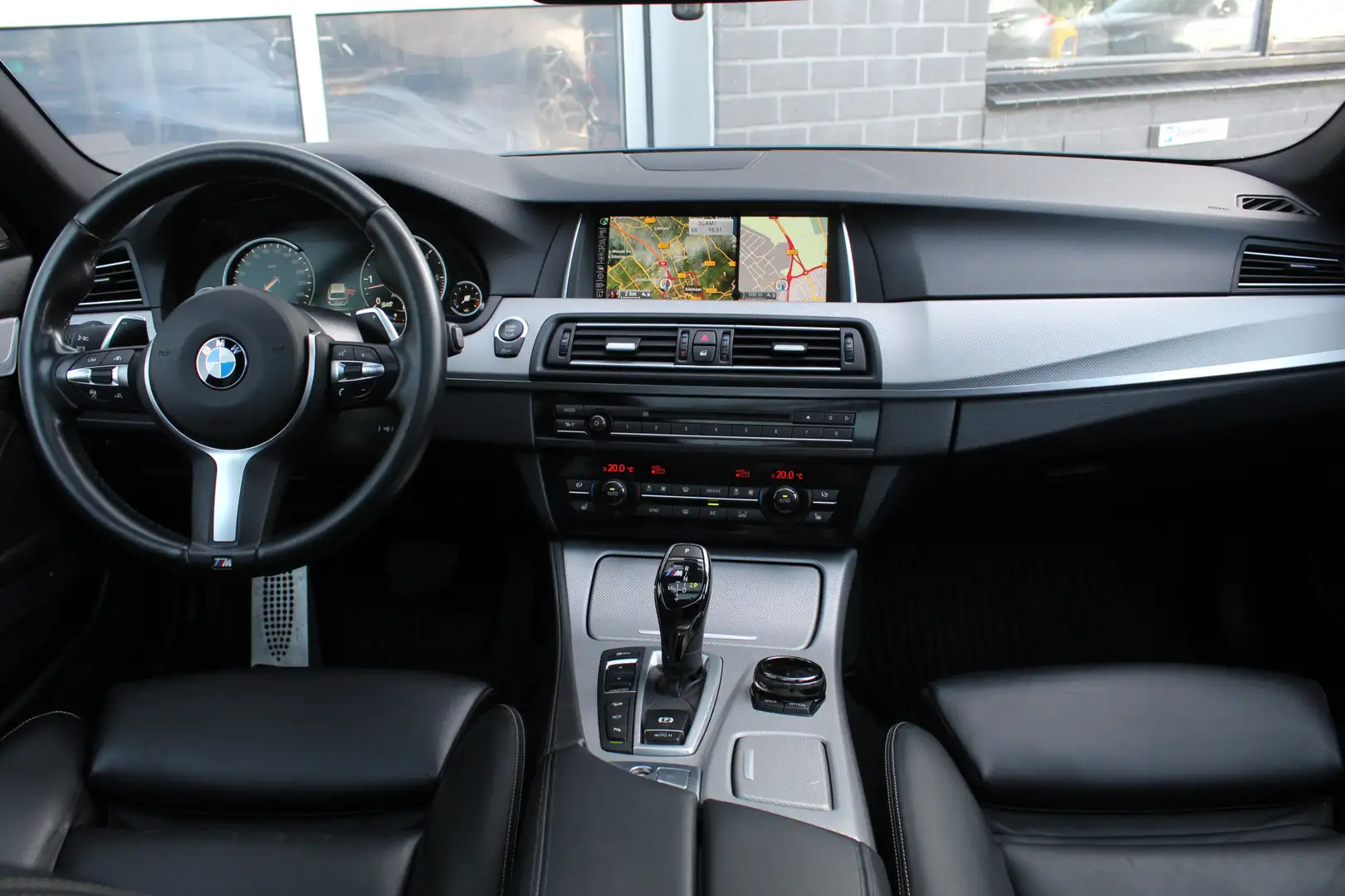 BMW M550 5-serie Touring M550xd 381PK / Panoramadak / HUD / Grau - 2