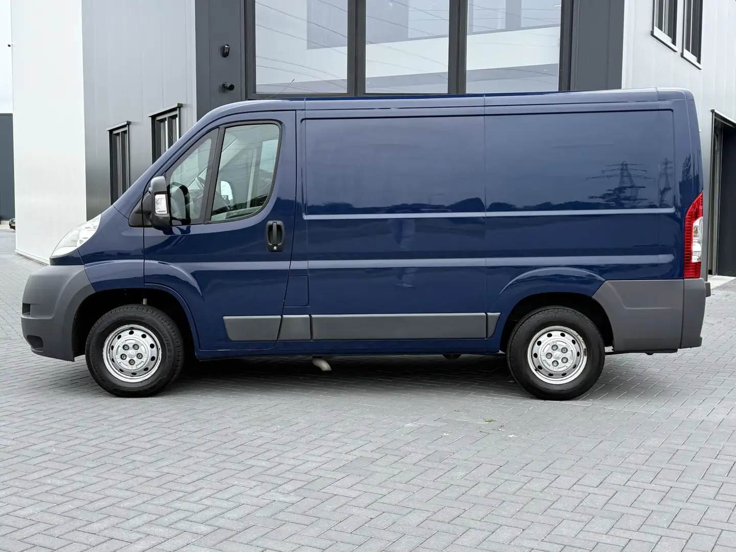 Peugeot Boxer 330 2.2 HDI L1H1 Pro Airco | Cruise | Camera | Net Bleu - 2