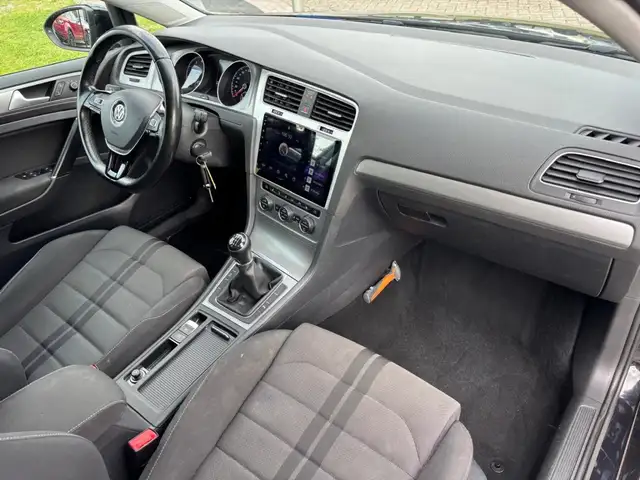 Volkswagen Golf view 10