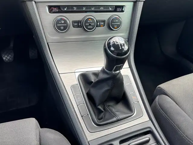 Volkswagen Golf view 14