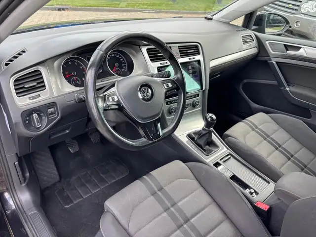 Volkswagen Golf view 11