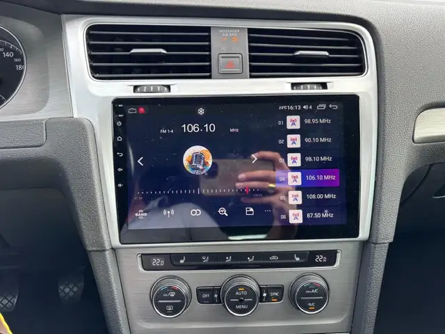 Volkswagen Golf view 12