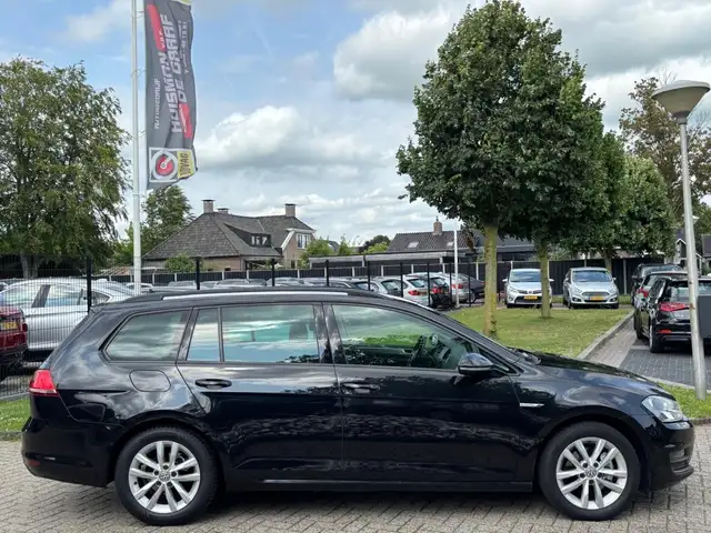 Volkswagen Golf view 4