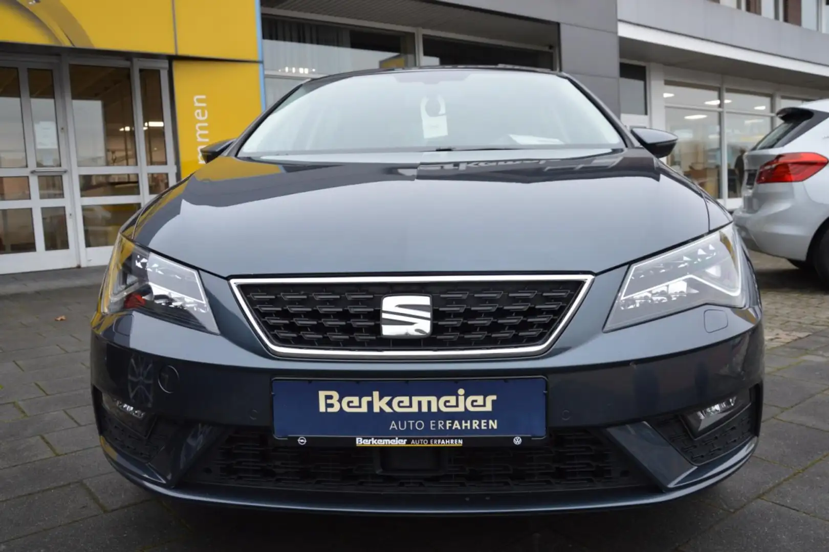 SEAT Leon Style SHZ / NAVI / PDC / DAB / GJR / Pano - 2