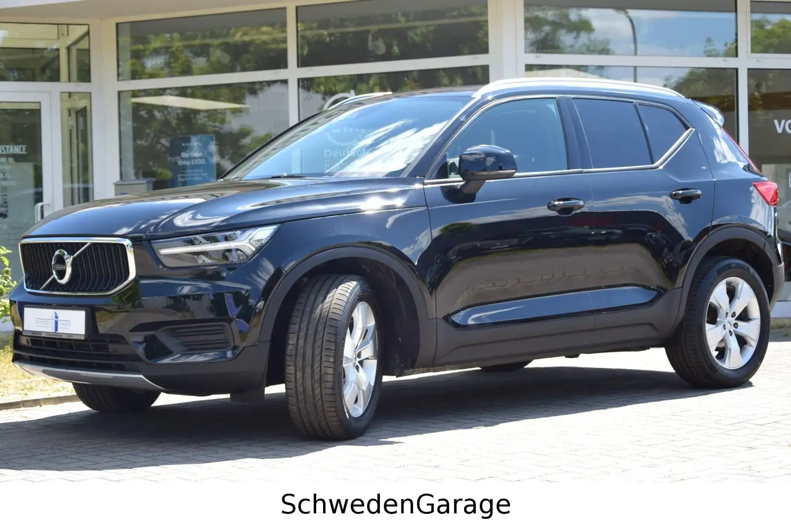 Volvo XC40 Momentum Pro Panorama/Pilot Assist Noir - 2