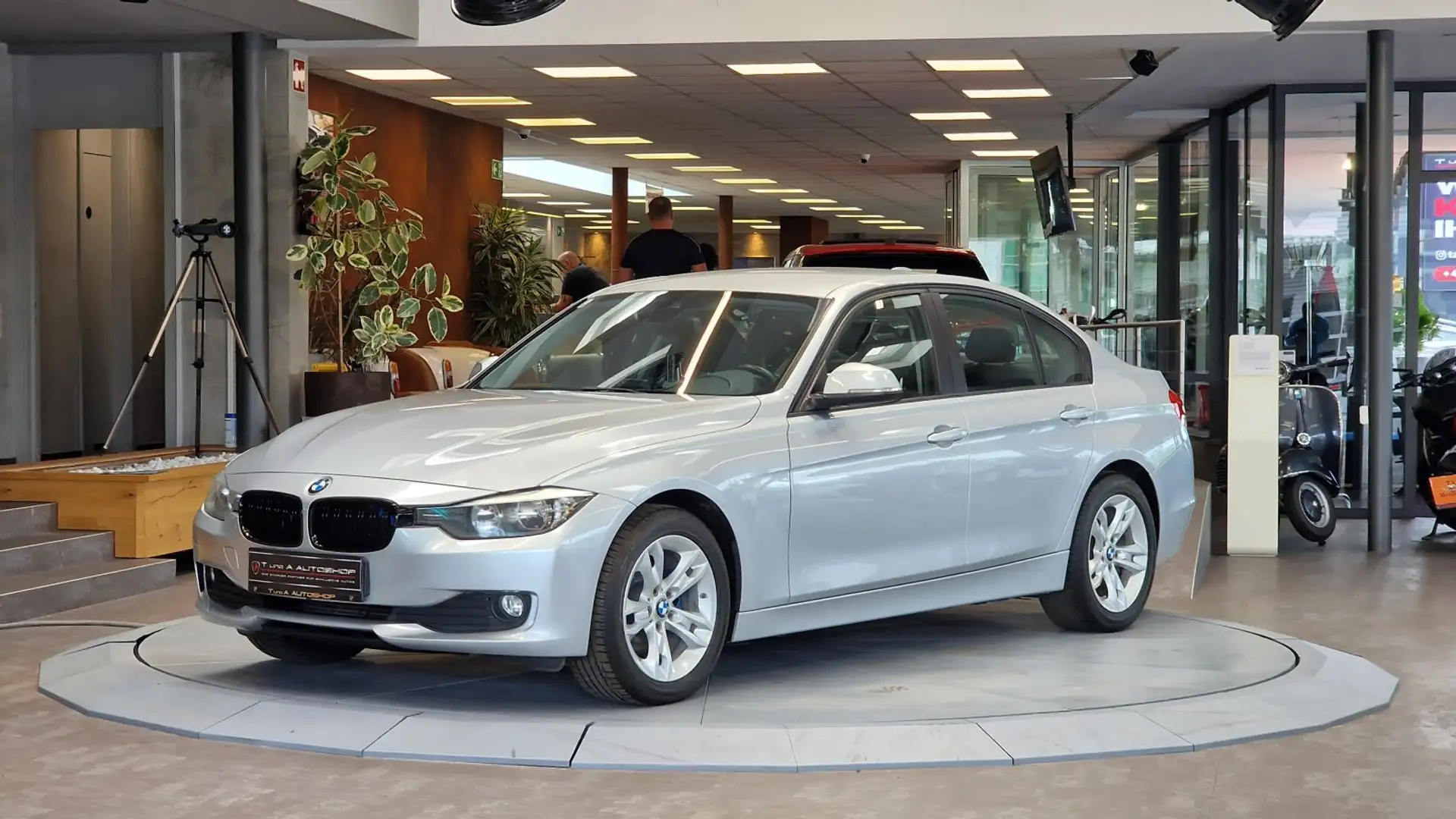 BMW 316 d Limosine Aut. *Navi*Sitzheizung*16Zoll* Argent - 1
