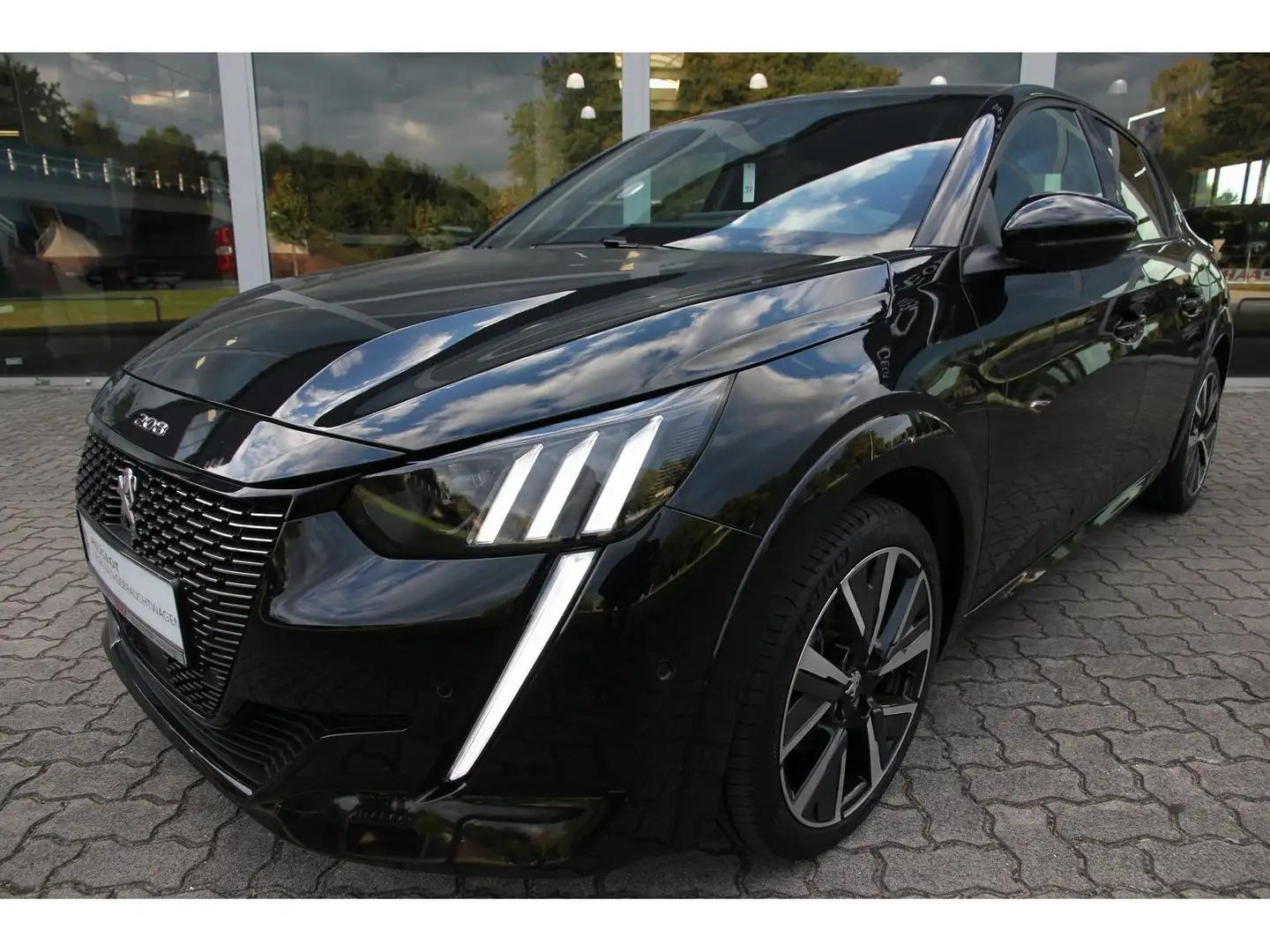 Peugeot 208 GT-Line PT 130 EAT8 Navi SHZ Full-LED RFK Grau - 2