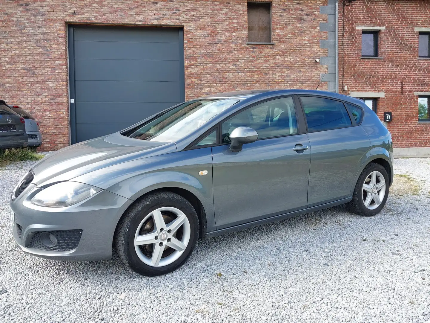 SEAT Leon 1.6 CR TDi Ultima Carbon Reference DPF Grijs - 1