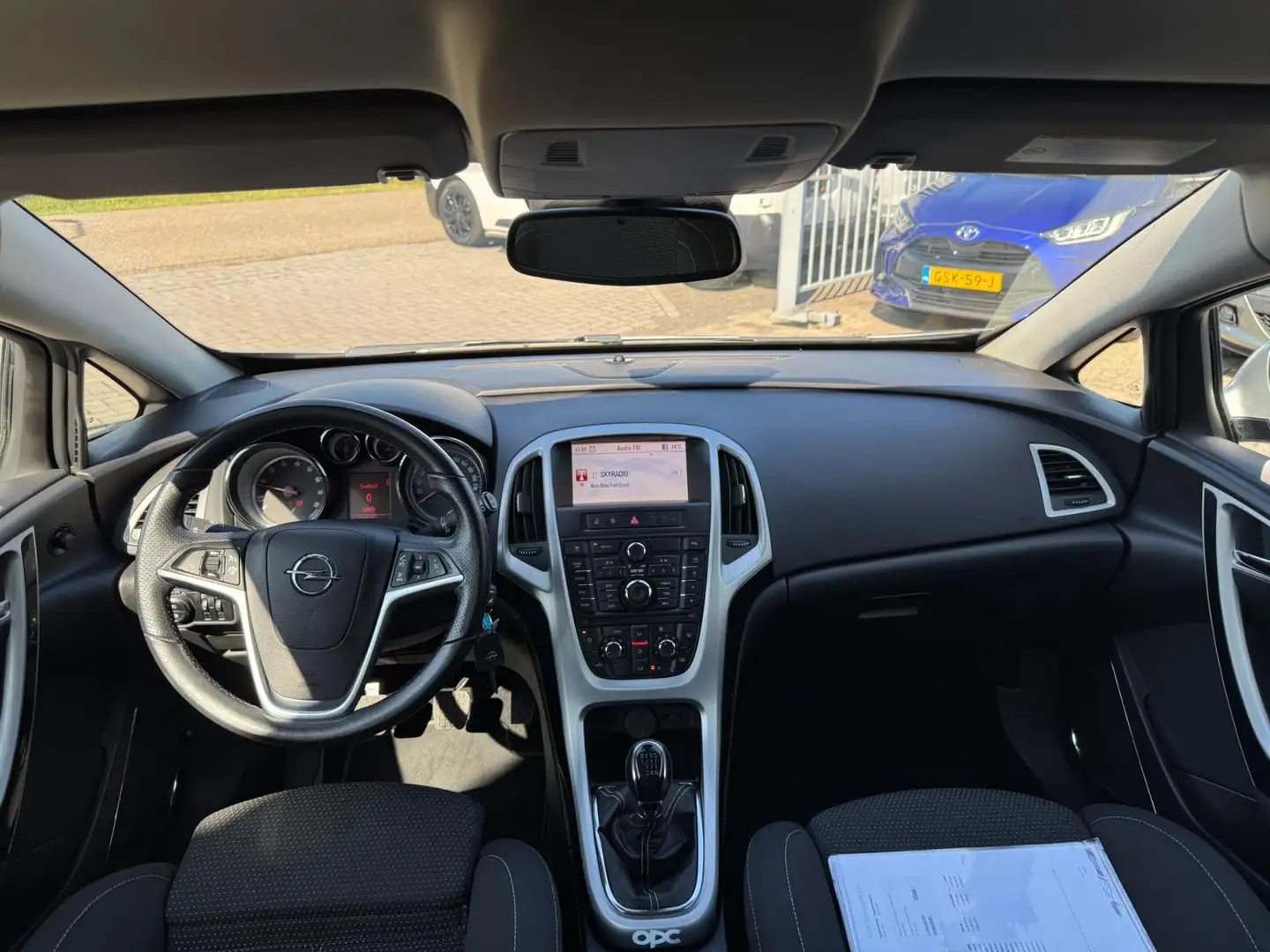 Opel Astra GTC 1.4 Turbo Sport 140PK / 19INCH / CRUISE / PDC Grijs - 2