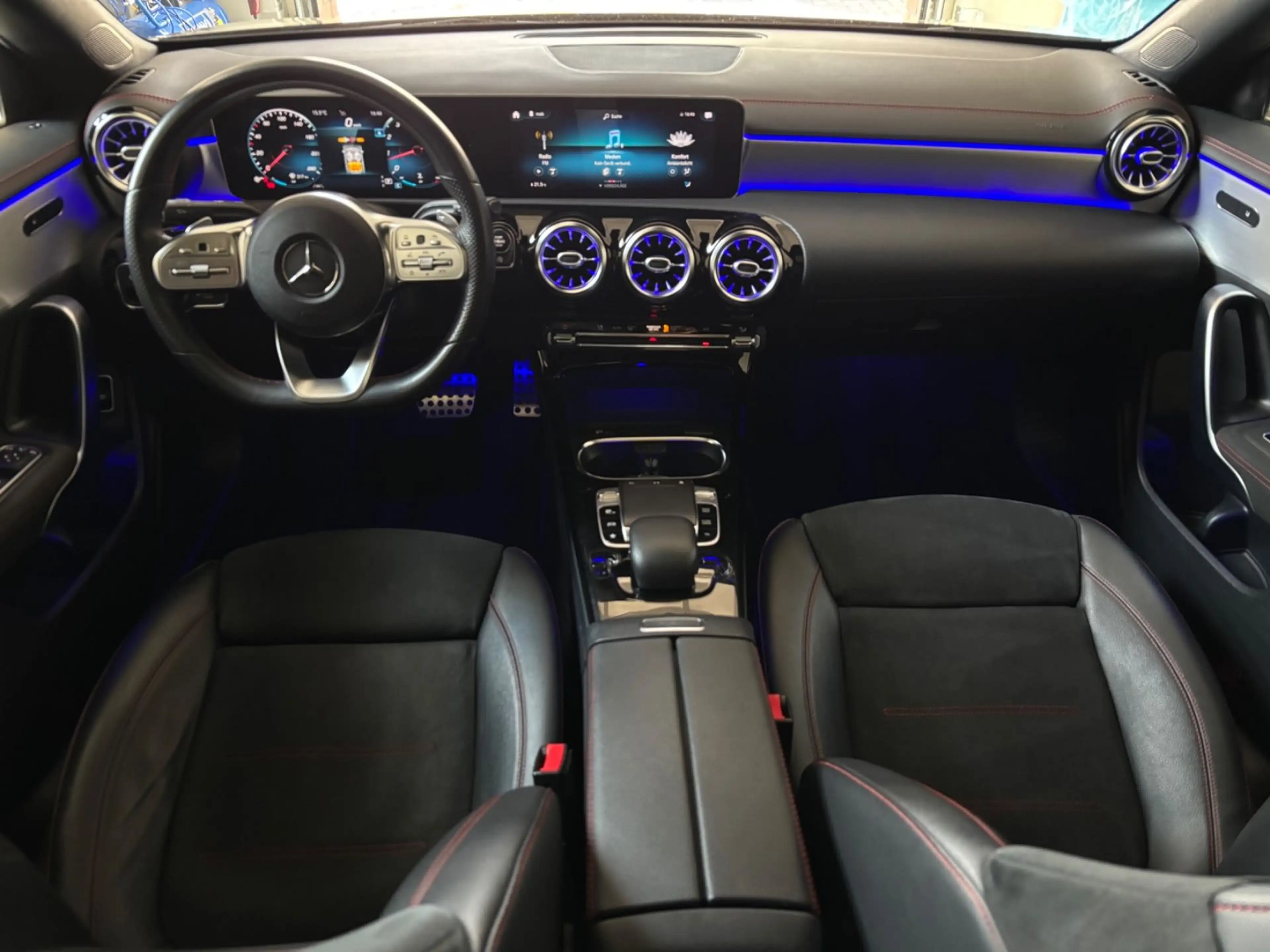 Mercedes-Benz CLA 250 7G-DTC *AMG-Line* LED*Widescreen*Panoram — photo 12