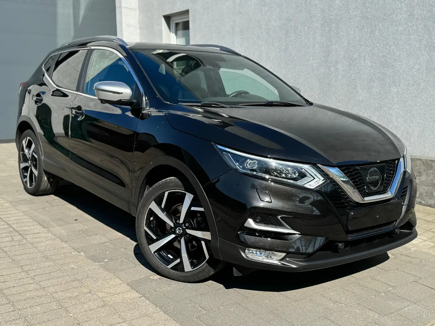 Nissan Qashqai 1.2 DIG-T Tekna+ 2017 FULL OPTION Zwart - 1