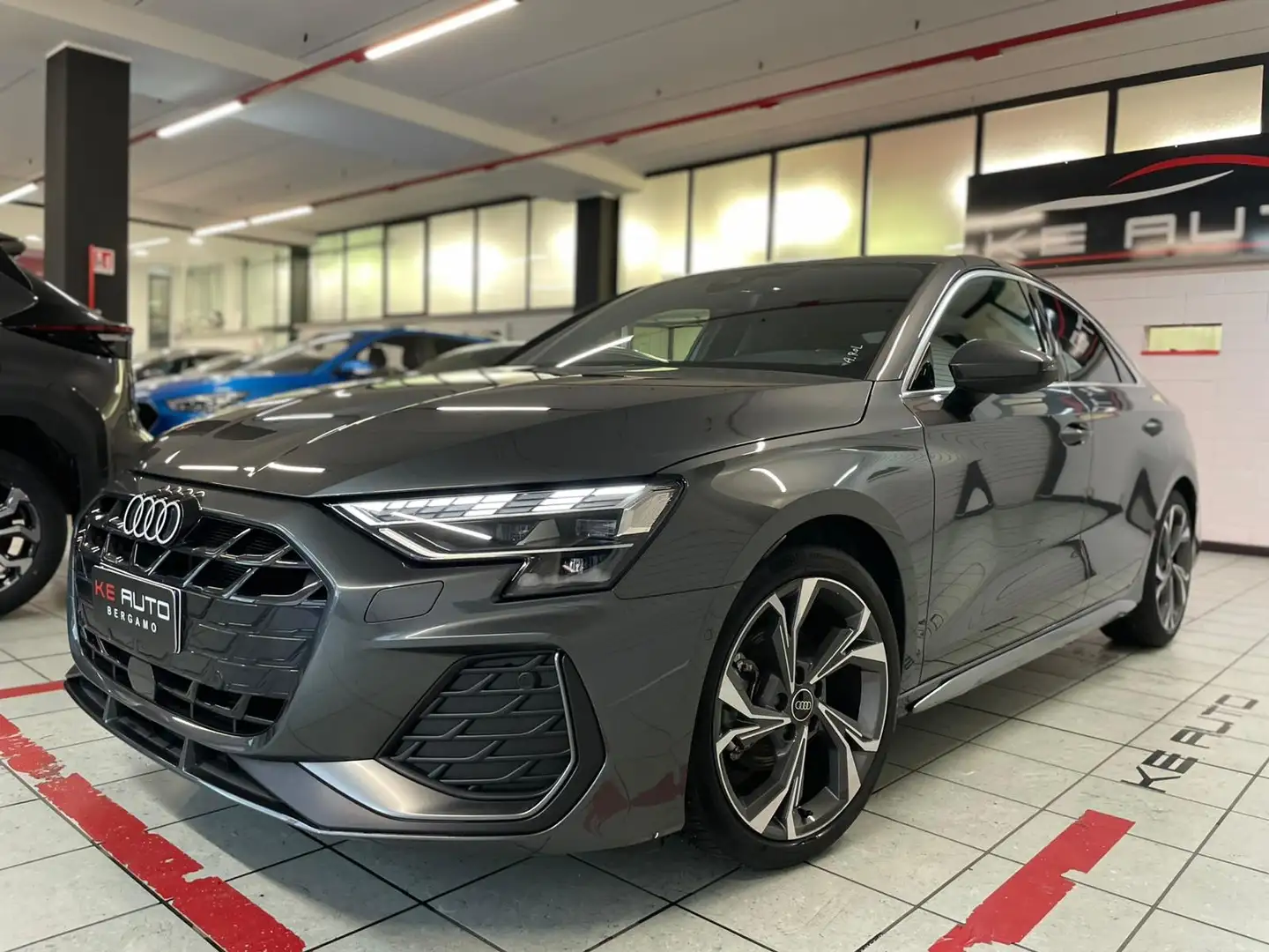 Audi A3 MY2024 Sedan 2.0 tdi S line edition 150cv s-tronic Gris - 2