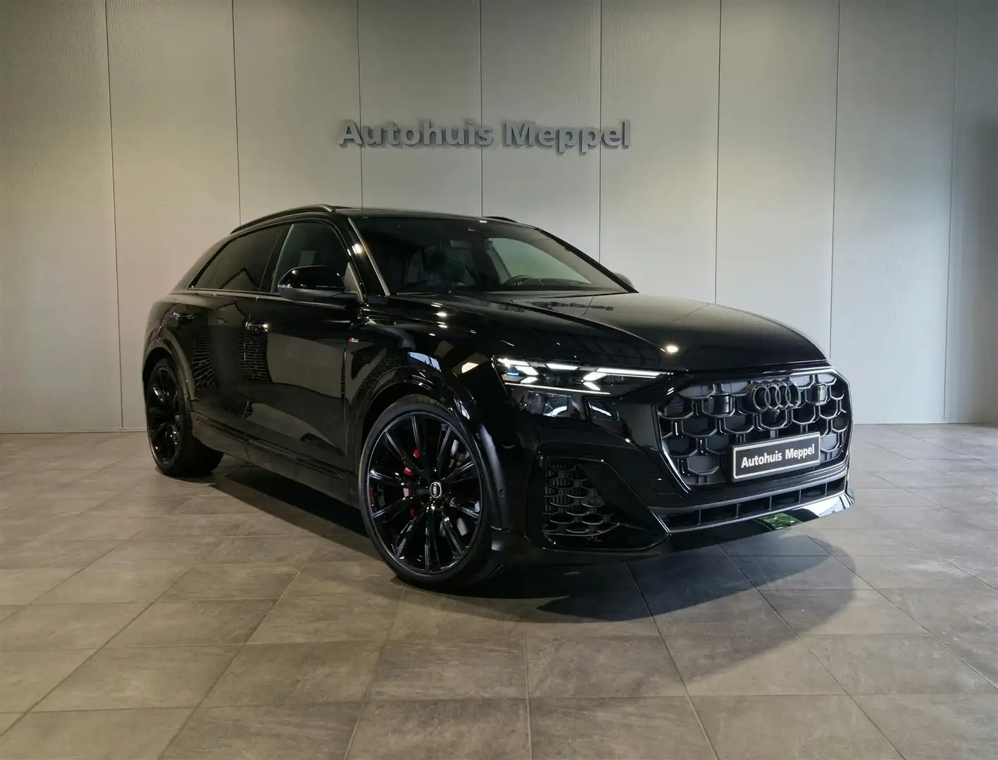 Audi Q8 60 TFSI S-Competition *NIEUW*490PK | B&O | 23" | R Nero - 1