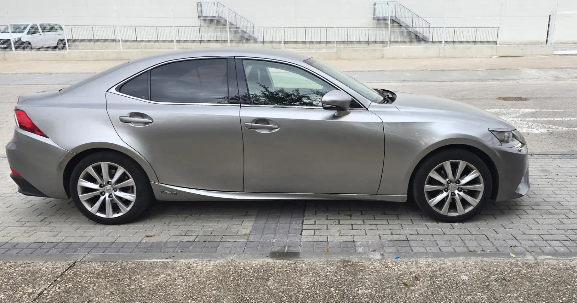 Lexus IS 300 300h Hybrid Drive Tecno - 2