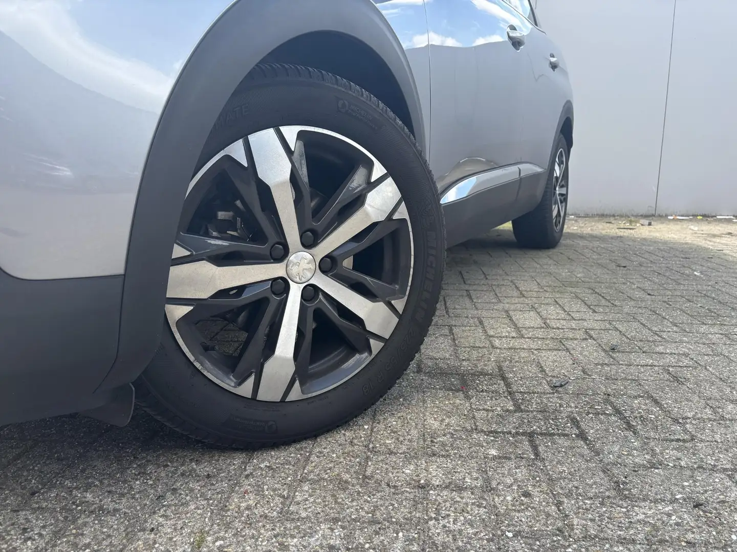 Peugeot 3008 1.2 PureTech Blue Lease Premium Grijs - 2