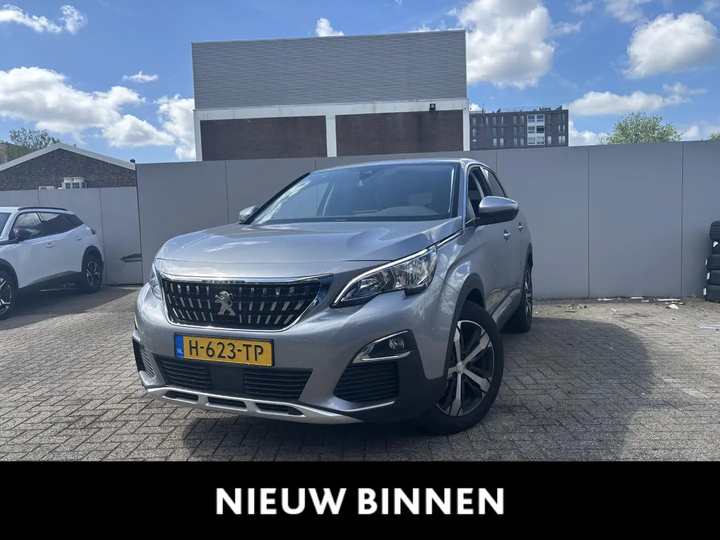 Peugeot 3008 1.2 PureTech Blue Lease Premium Grijs - 1