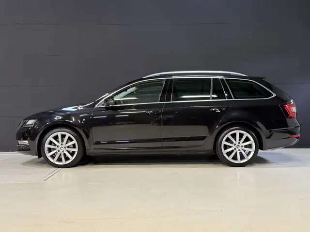 Skoda Octavia view 3