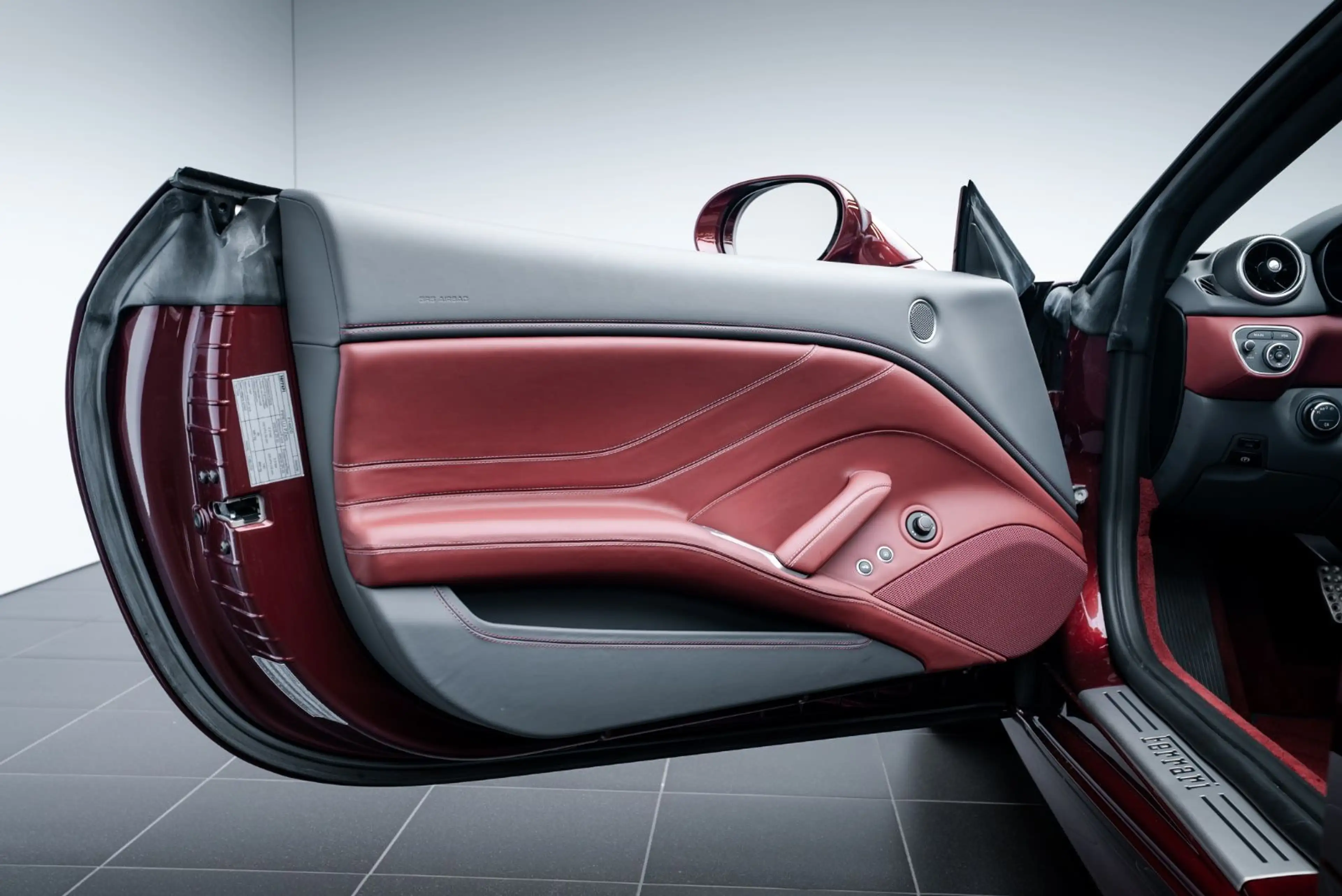 Ferrari California T ATELIER/SPECIAL COLOUR/WENIG KM — photo 10