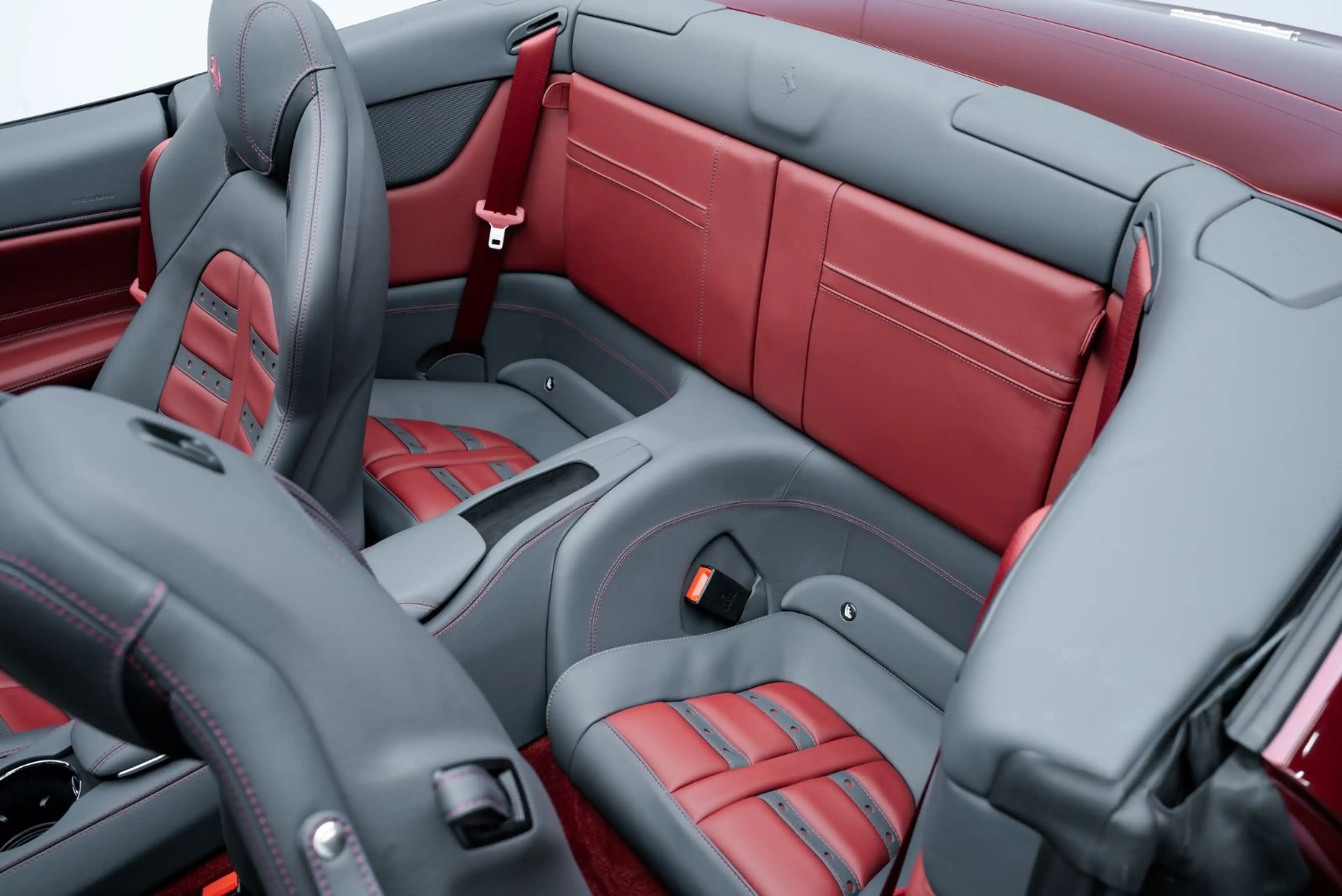 Ferrari California T ATELIER/SPECIAL COLOUR/WENIG KM — photo 8
