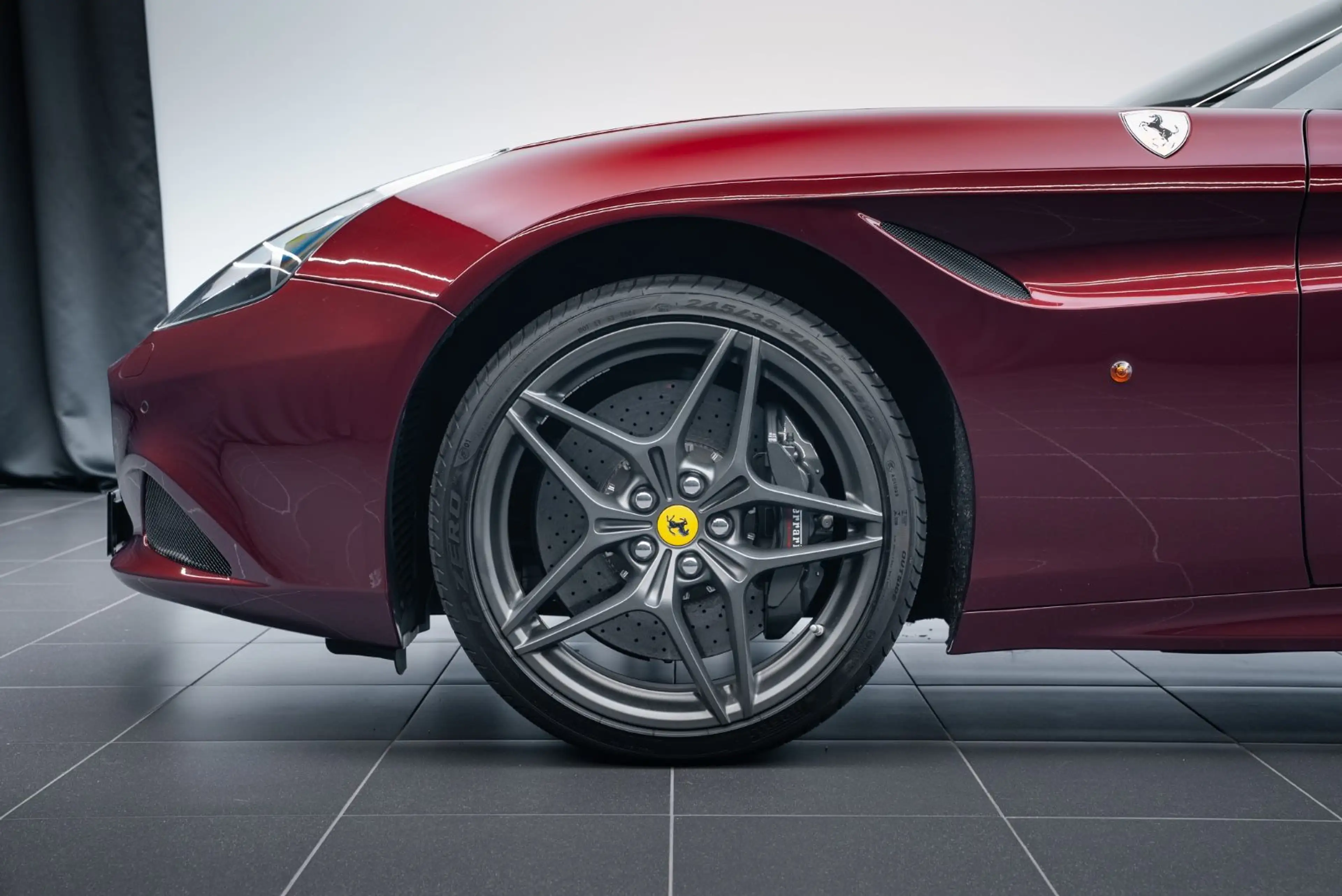 Ferrari California T ATELIER/SPECIAL COLOUR/WENIG KM — photo 5