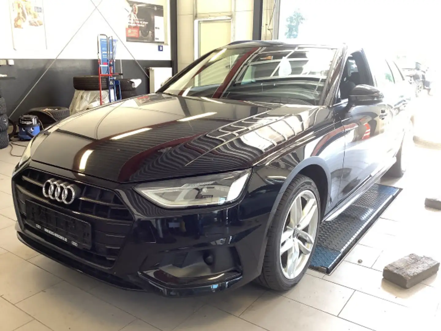 Audi A4 35 TFSI advanced S tronic Nav AHK Sound Noir - 2