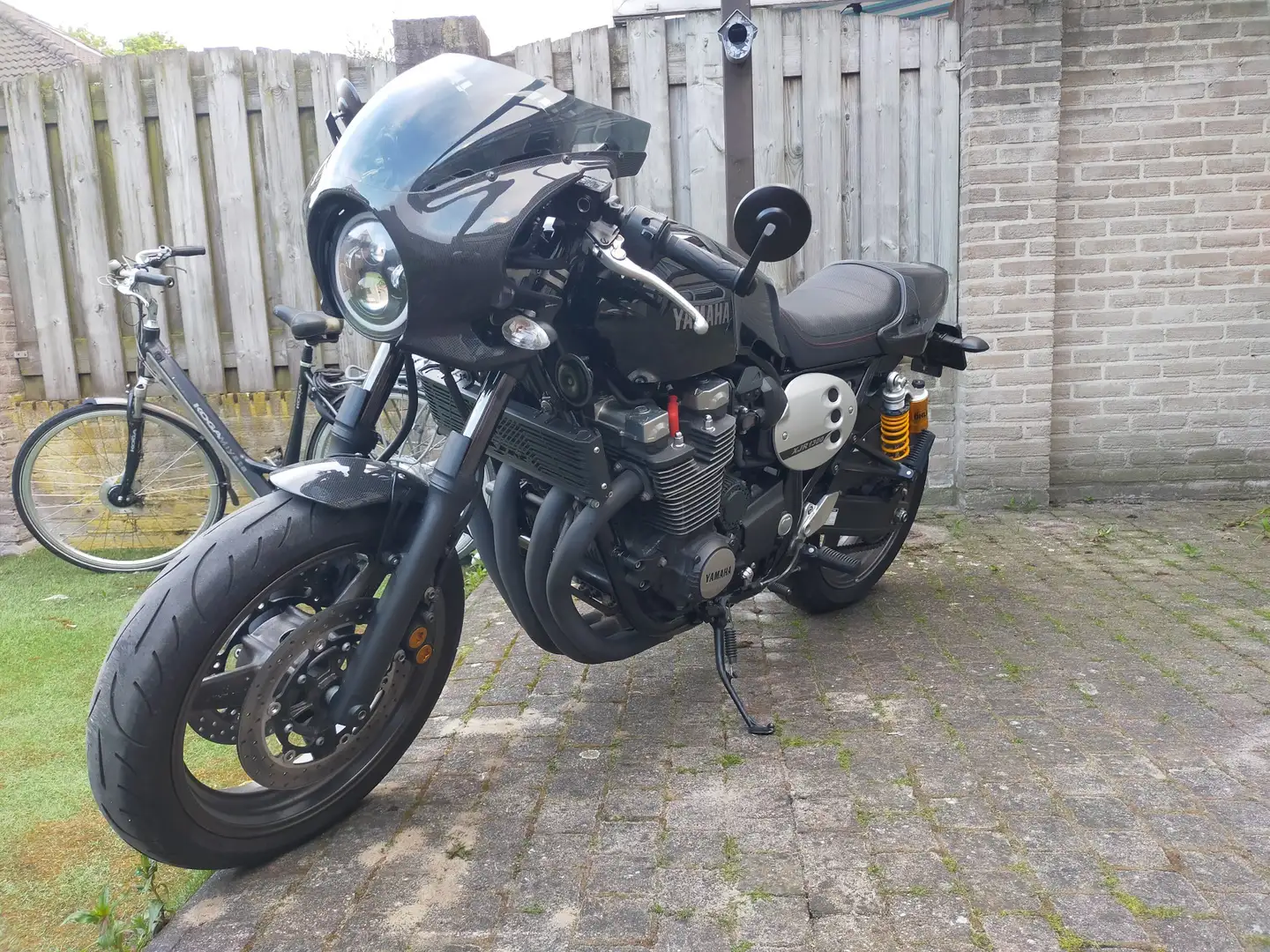 Yamaha XJR 1300 Yamaha XJR 1300 Racer Zwart - 1