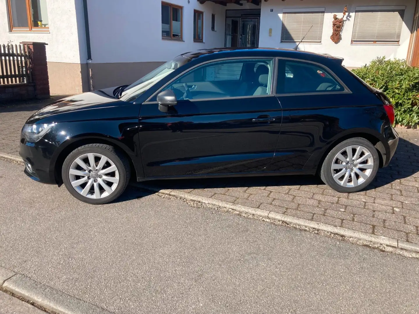 Audi A1 attraction Schwarz - 2
