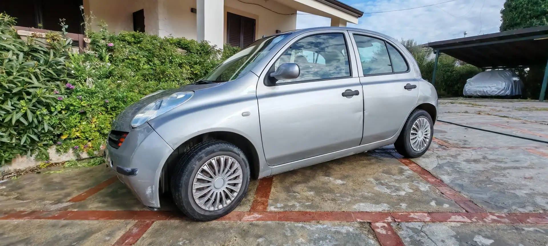 Nissan Micra 1000 cc, 5 porte Argento - 1