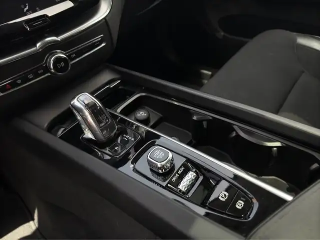 Volvo XC60 view 11