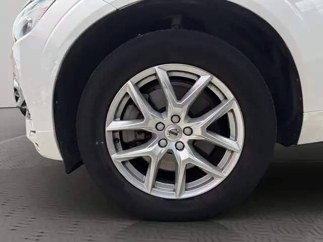 Volvo XC60 view 8