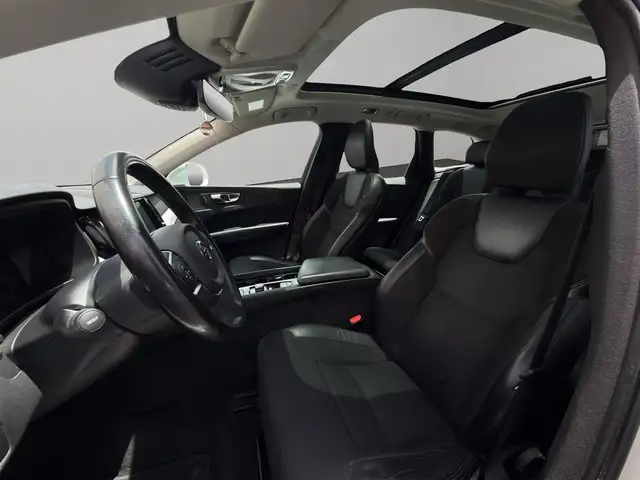 Volvo XC60 view 7