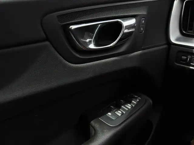 Volvo XC60 view 15