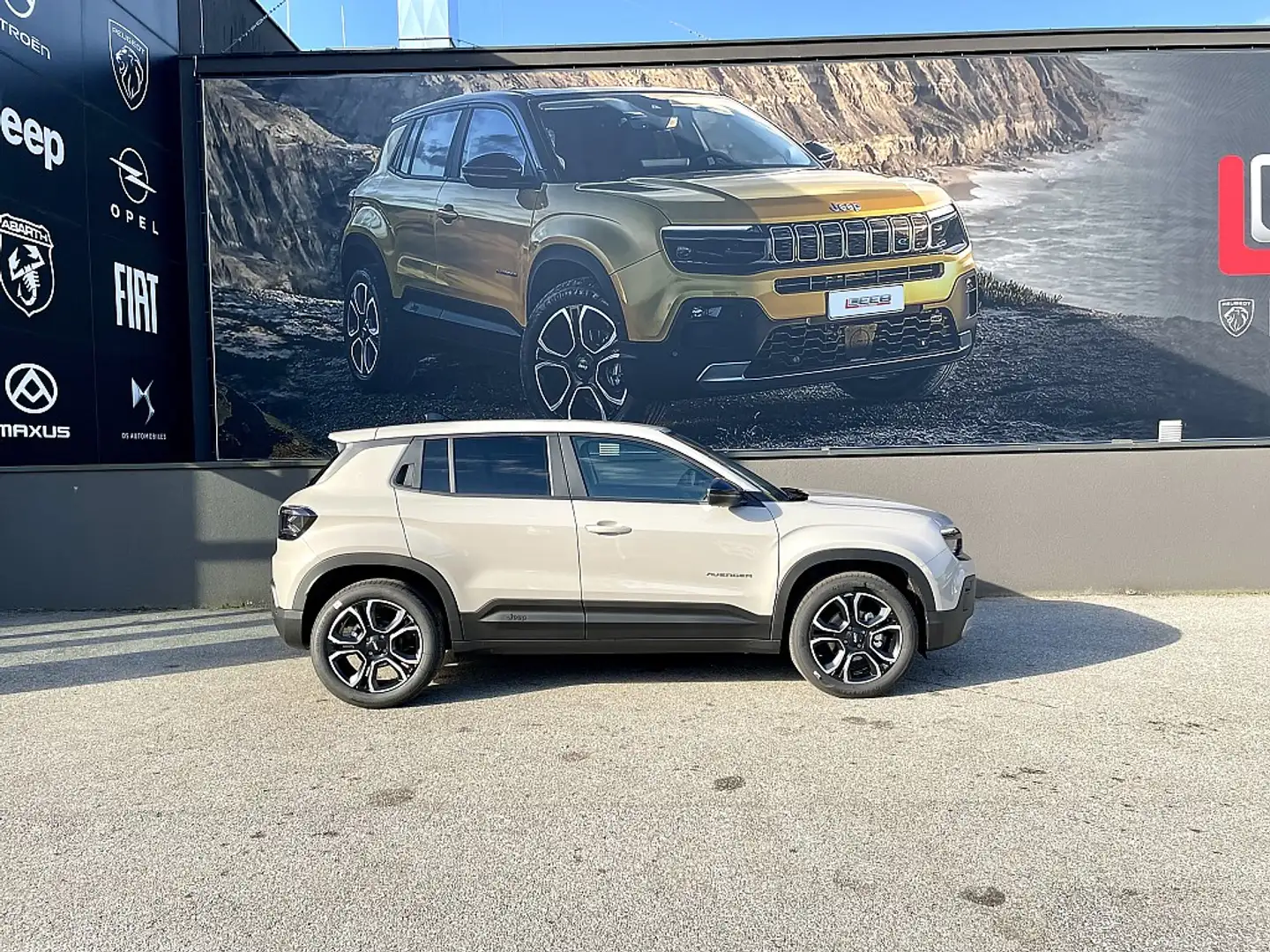 Jeep Avenger 1.2 GSE T3 Altitude inkl. Winterpaket & LED-Sty... Beige - 2