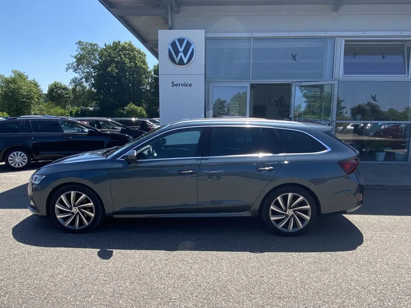 Skoda Octavia Combi 2.0 TDI DSG Style First Edition 18 Grau - 2