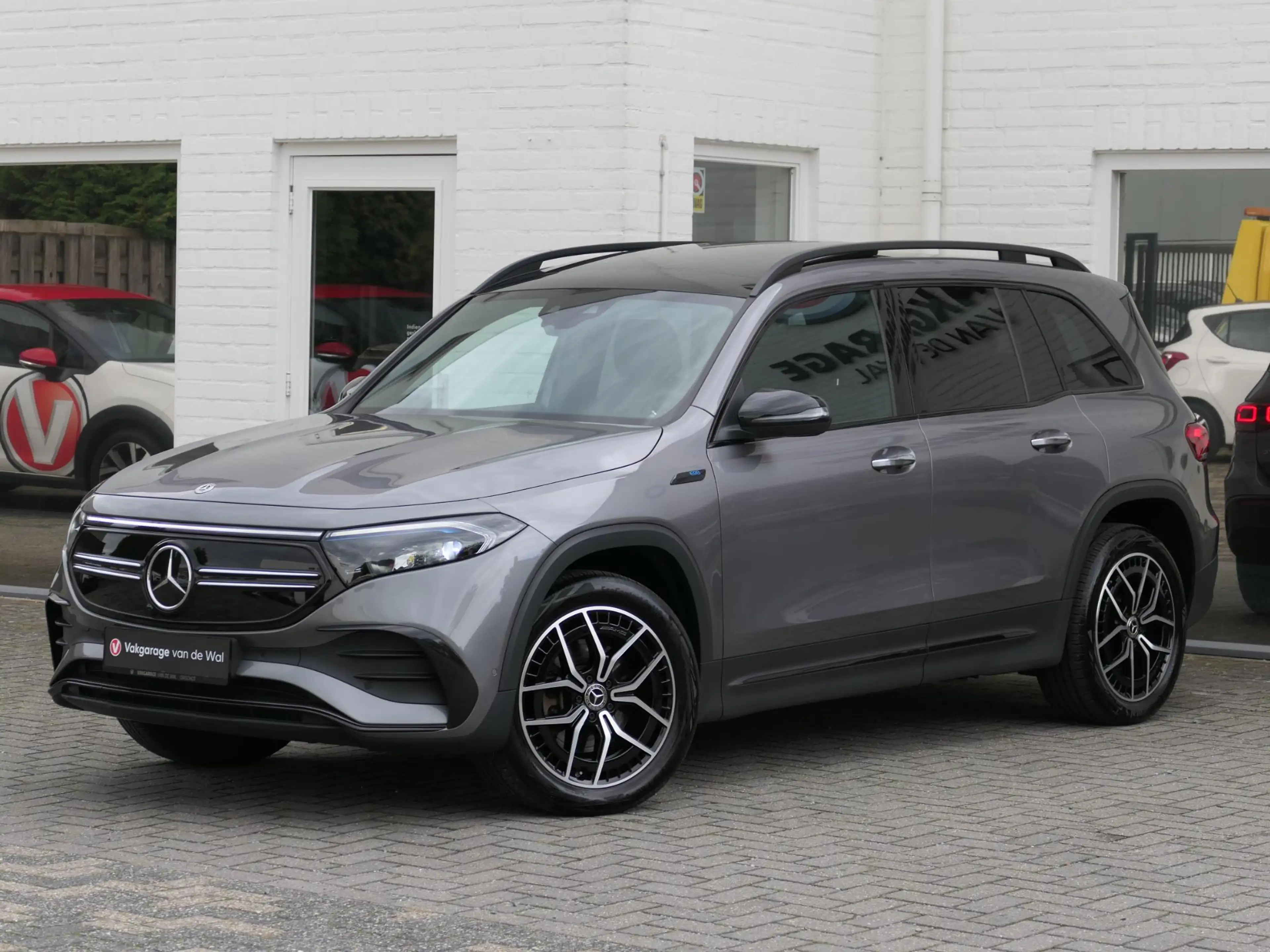 Mercedes-Benz EQB 300 4MATIC AMG Line 7p. 67 kWh | Panoramadak | Full LE — photo 49
