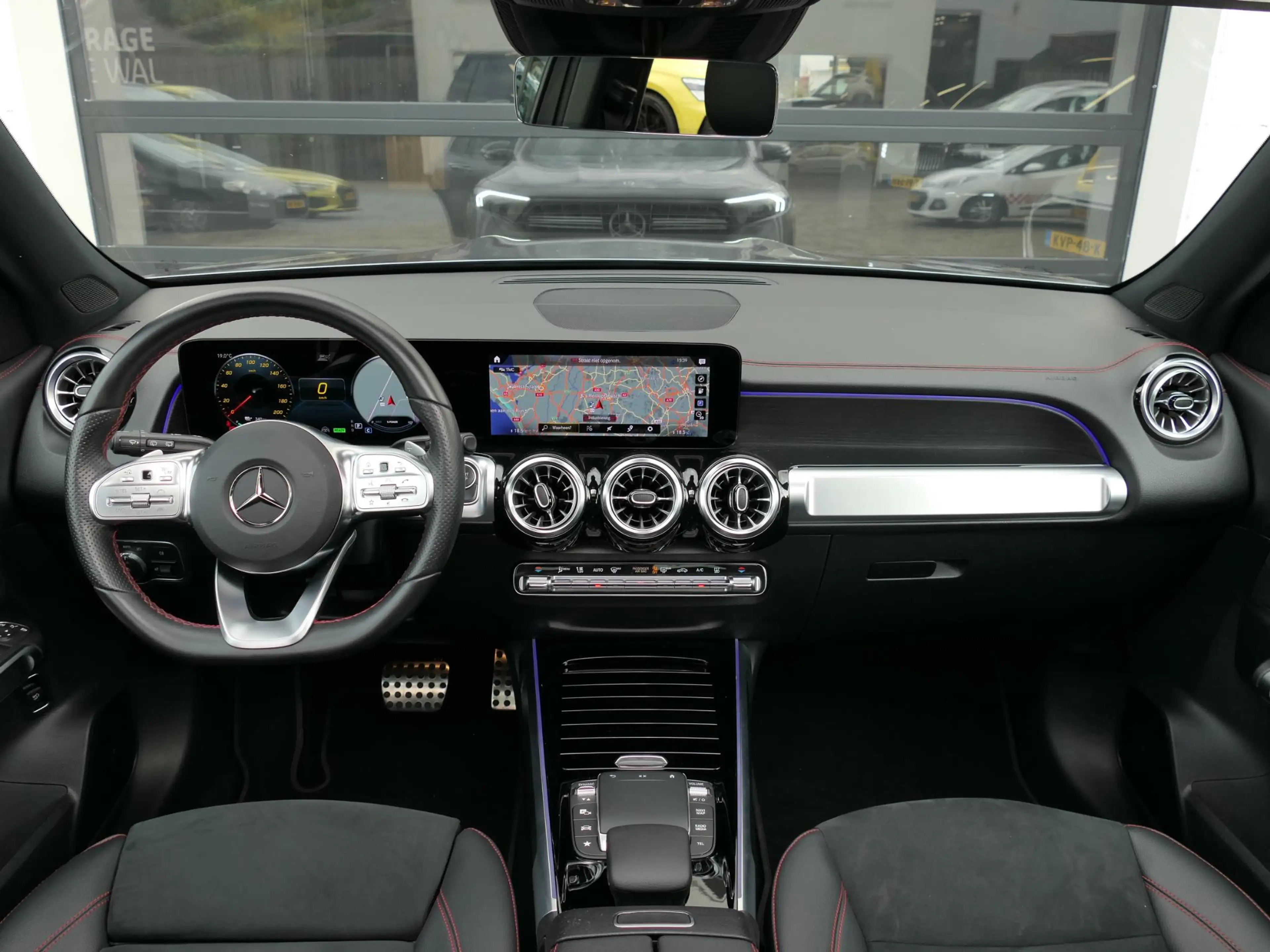 Mercedes-Benz EQB 300 4MATIC AMG Line 7p. 67 kWh | Panoramadak | Full LE — photo 4