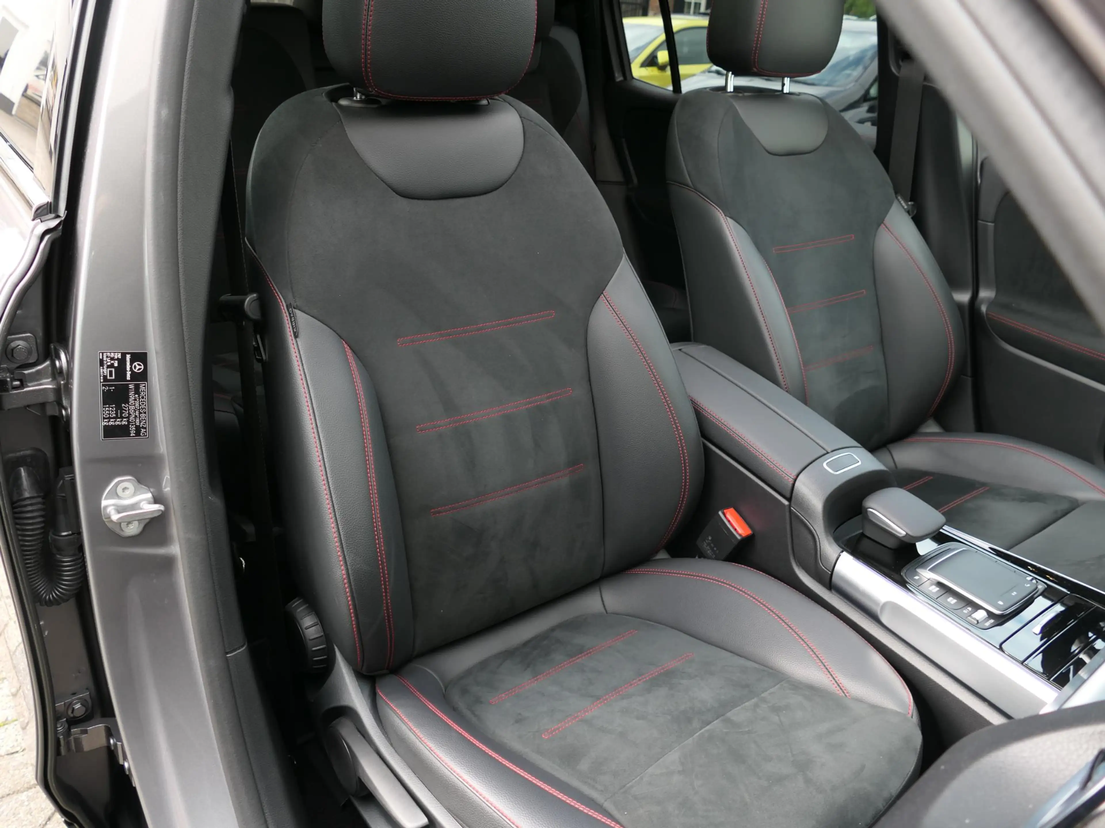 Mercedes-Benz EQB 300 4MATIC AMG Line 7p. 67 kWh | Panoramadak | Full LE — photo 27