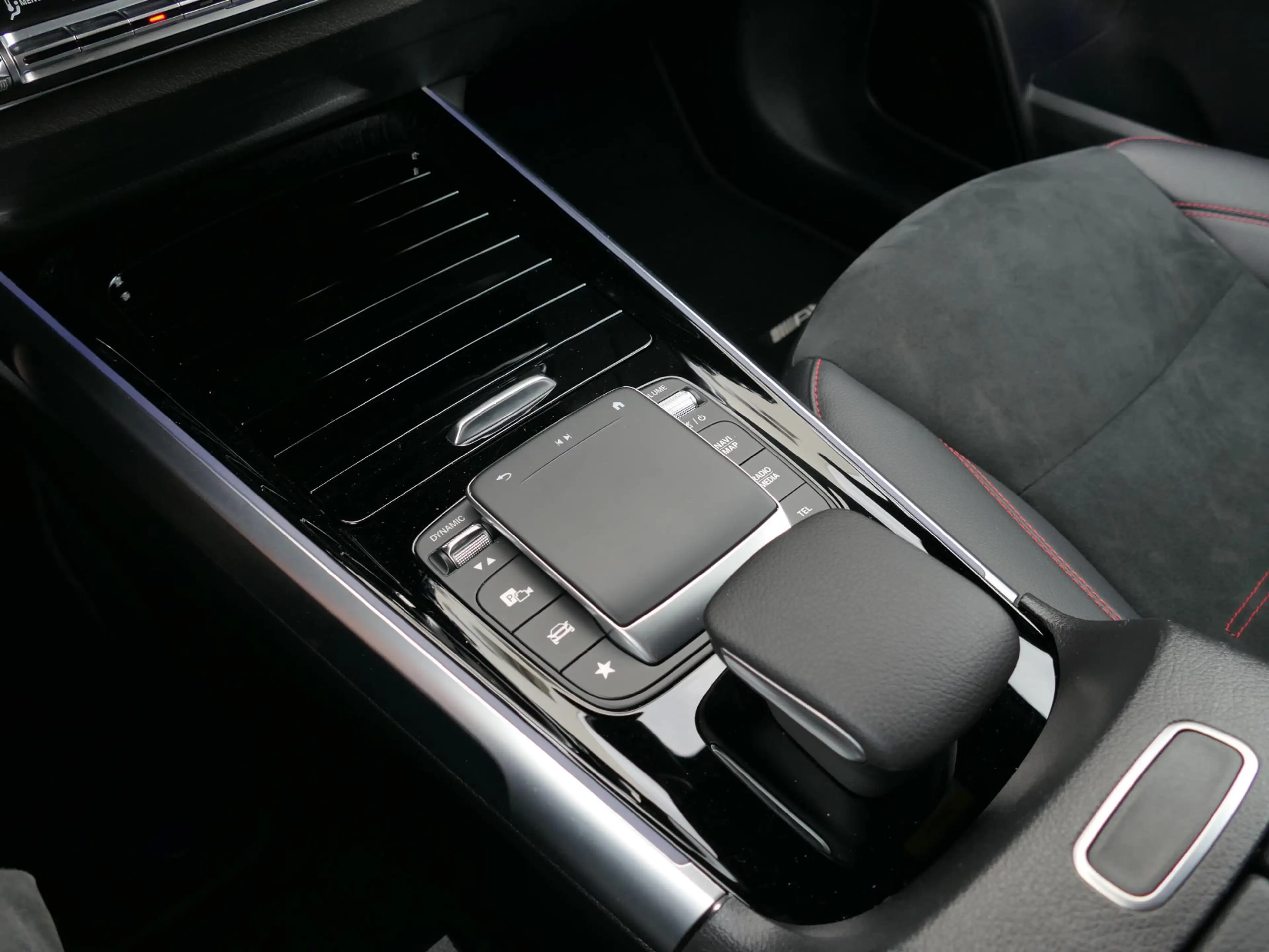 Mercedes-Benz EQB 300 4MATIC AMG Line 7p. 67 kWh | Panoramadak | Full LE — photo 39