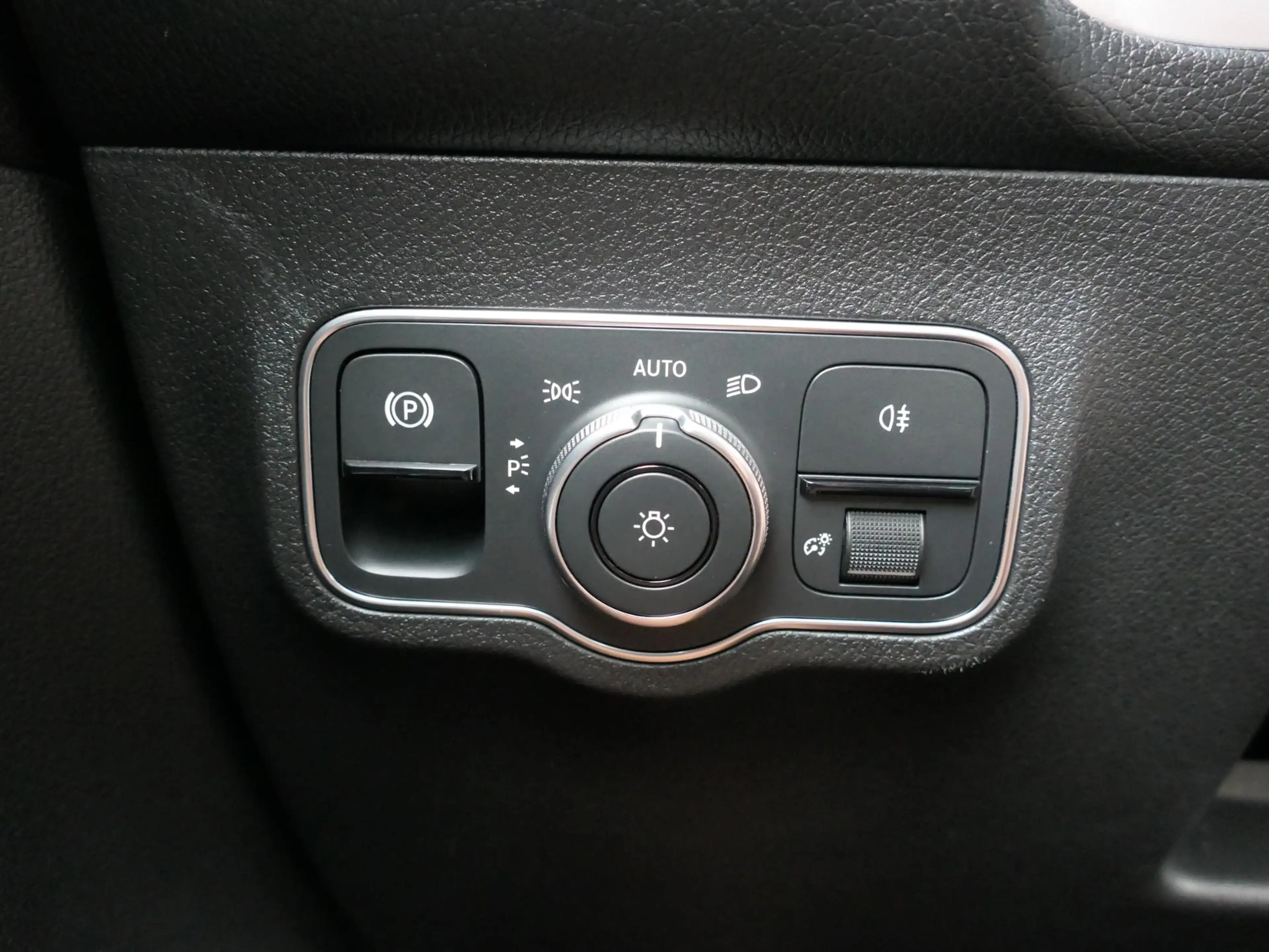 Mercedes-Benz EQB 300 4MATIC AMG Line 7p. 67 kWh | Panoramadak | Full LE — photo 42