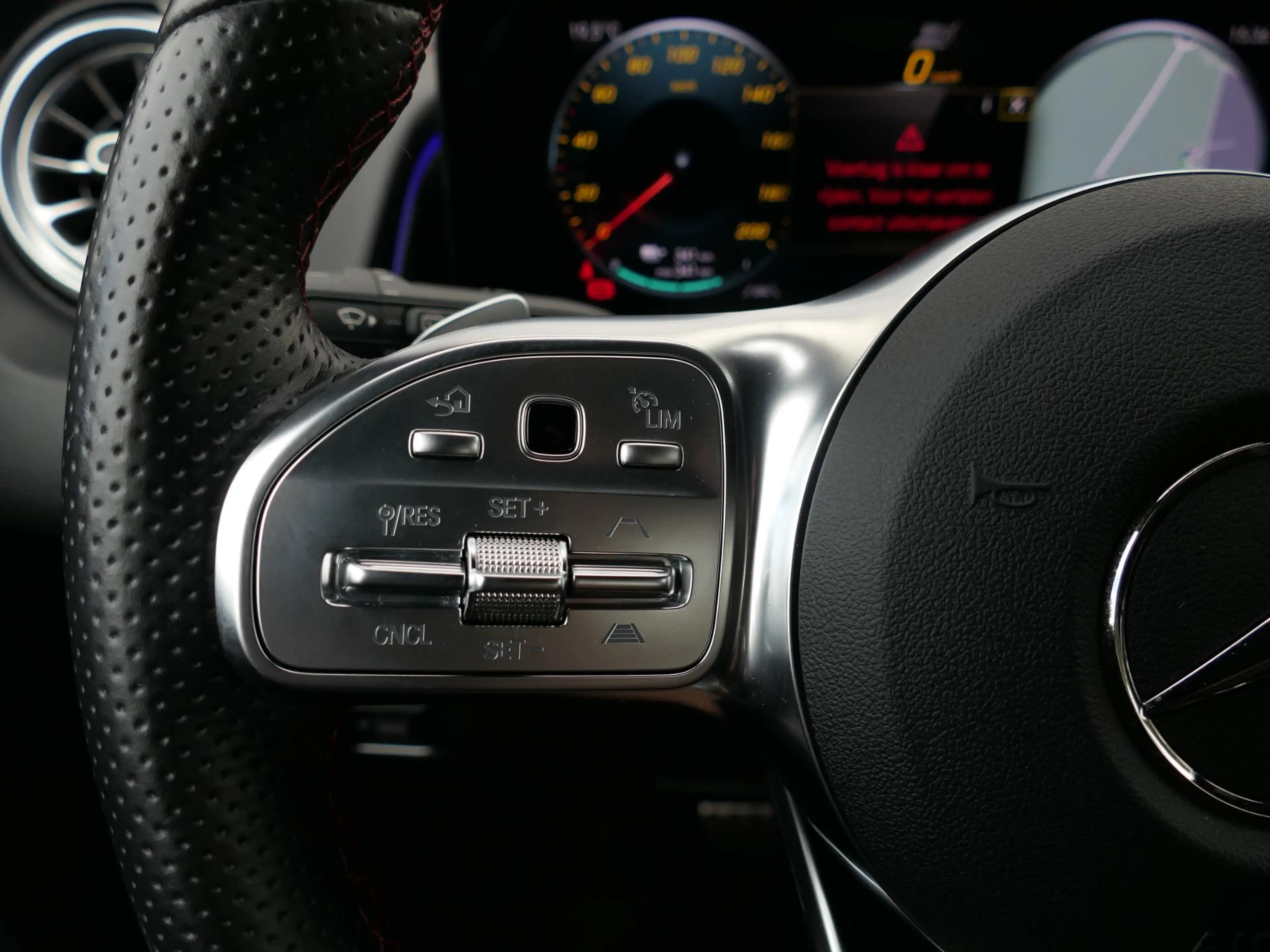 Mercedes-Benz EQB 300 4MATIC AMG Line 7p. 67 kWh | Panoramadak | Full LE — photo 46