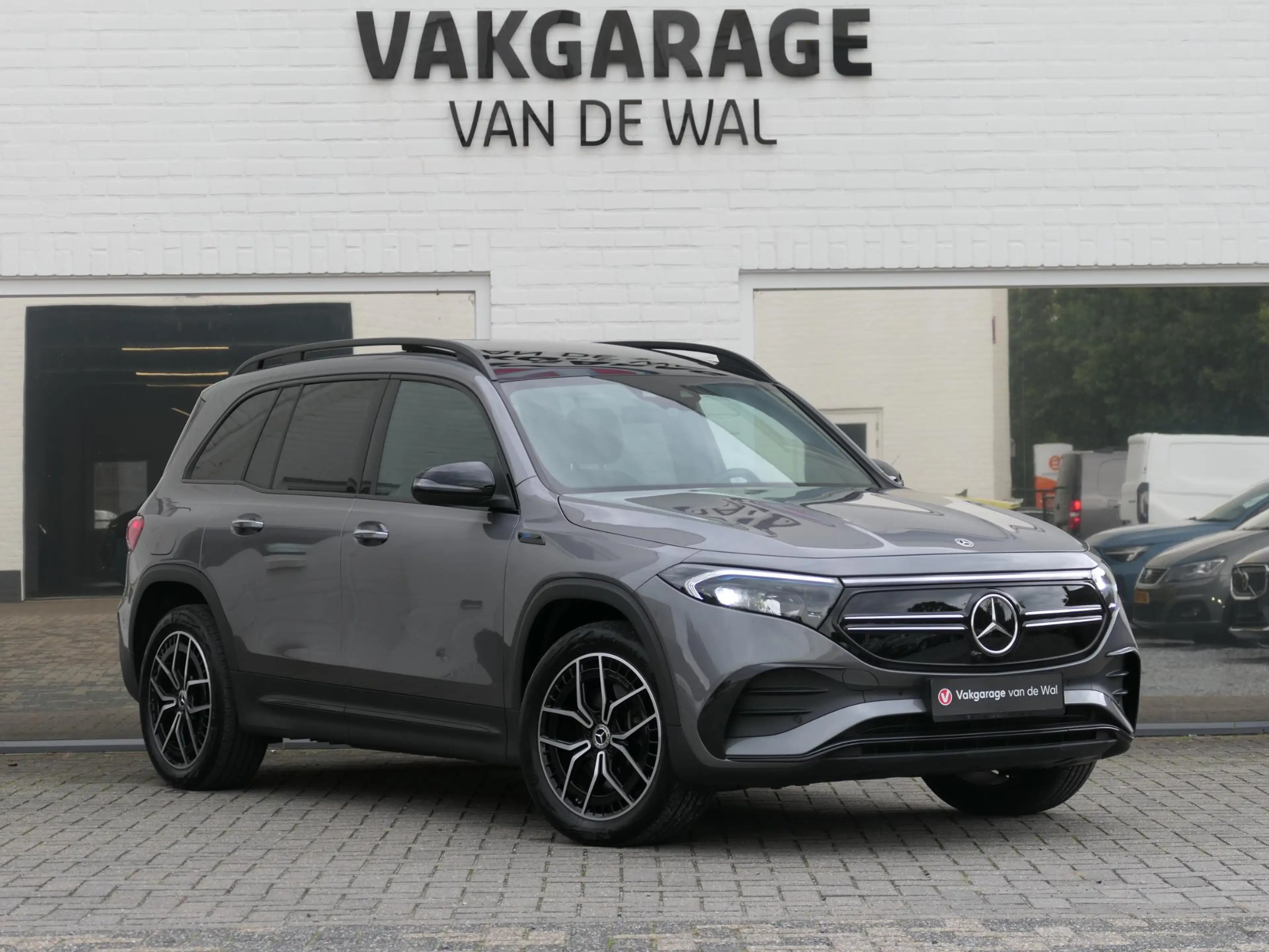 Mercedes-Benz EQB 300 4MATIC AMG Line 7p. 67 kWh | Panoramadak | Full LE — photo 21