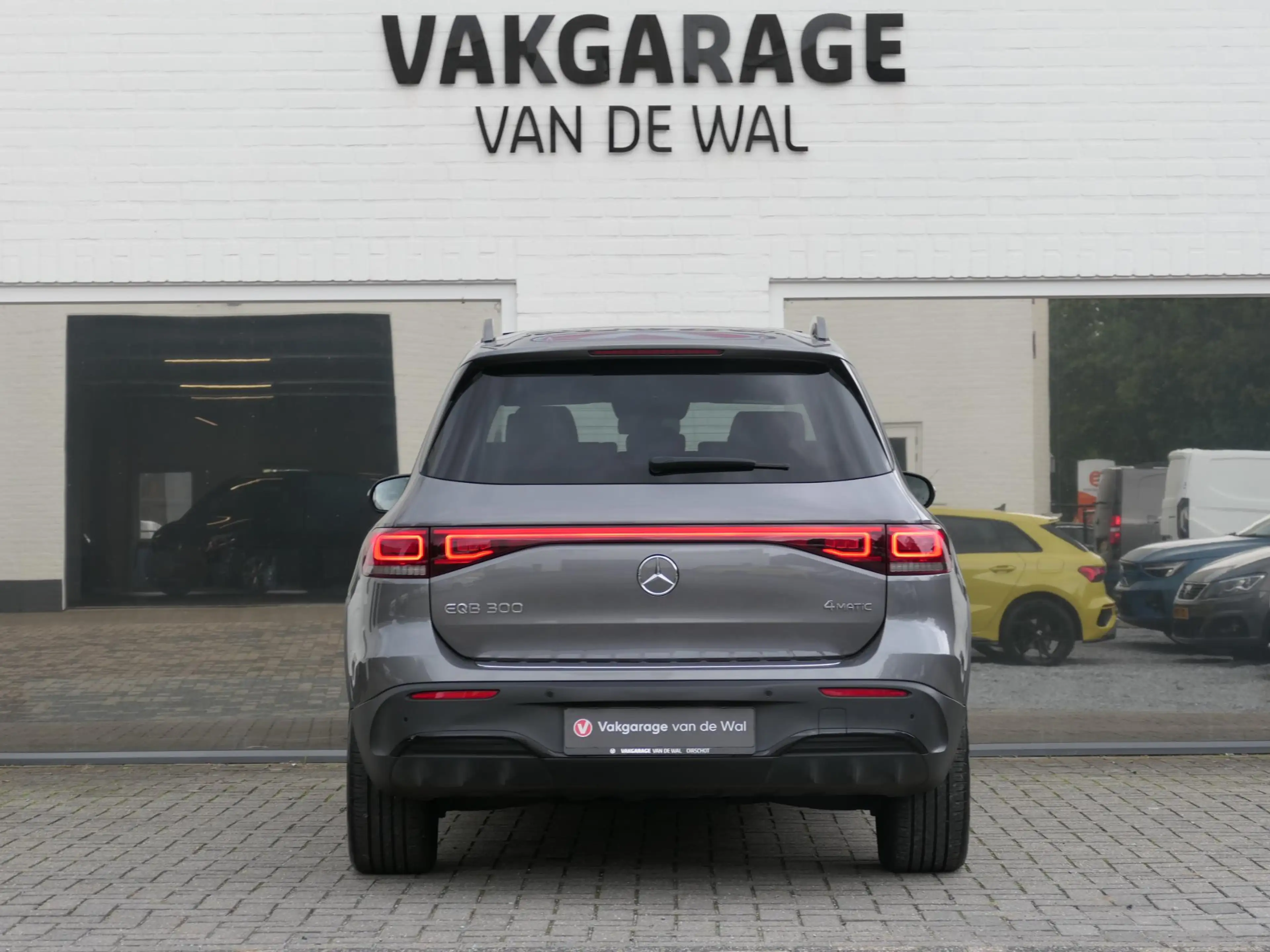 Mercedes-Benz EQB 300 4MATIC AMG Line 7p. 67 kWh | Panoramadak | Full LE — photo 40