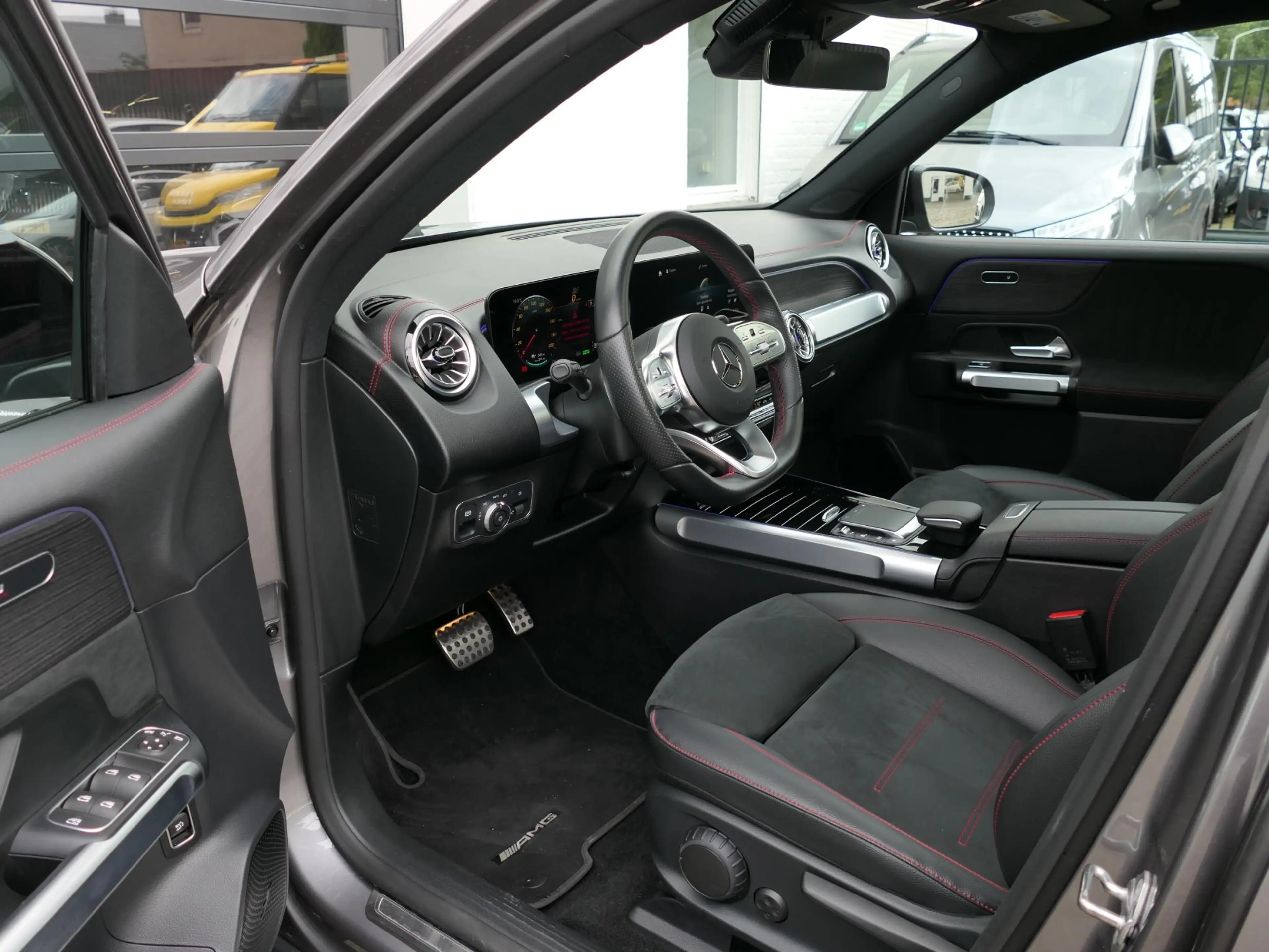 Mercedes-Benz EQB 300 4MATIC AMG Line 7p. 67 kWh | Panoramadak | Full LE — photo 24