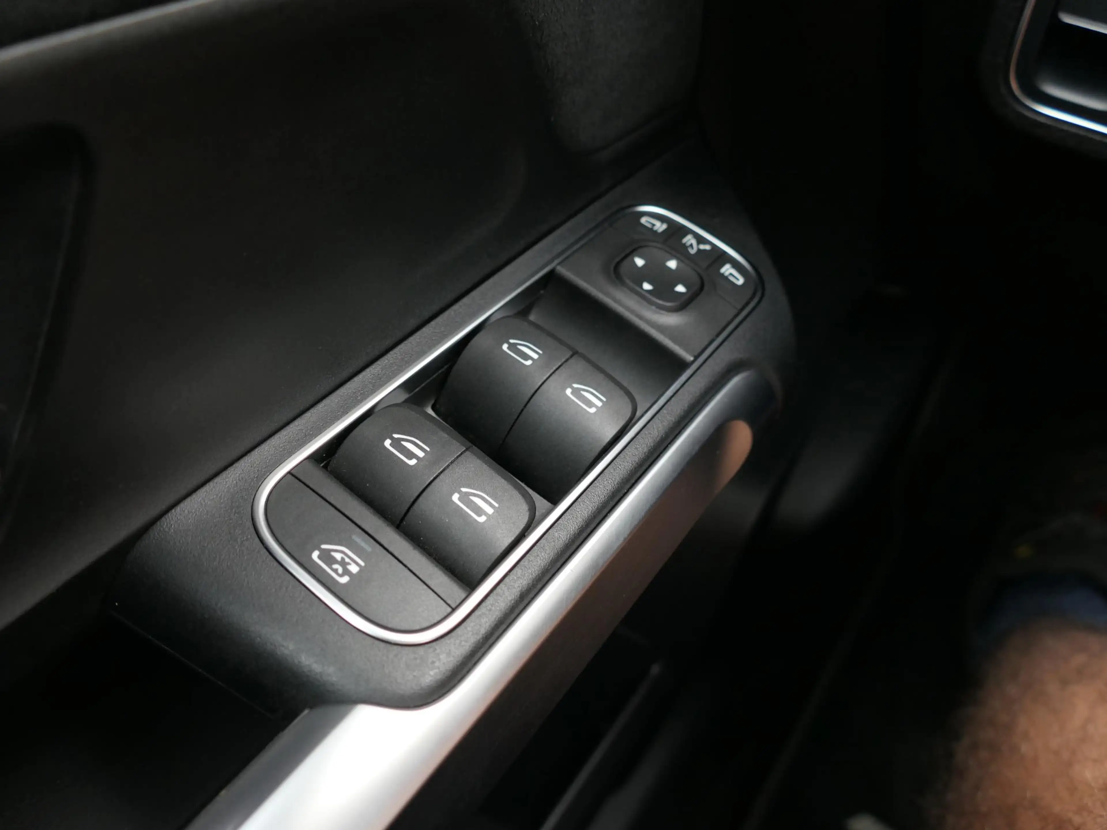 Mercedes-Benz EQB 300 4MATIC AMG Line 7p. 67 kWh | Panoramadak | Full LE — photo 44