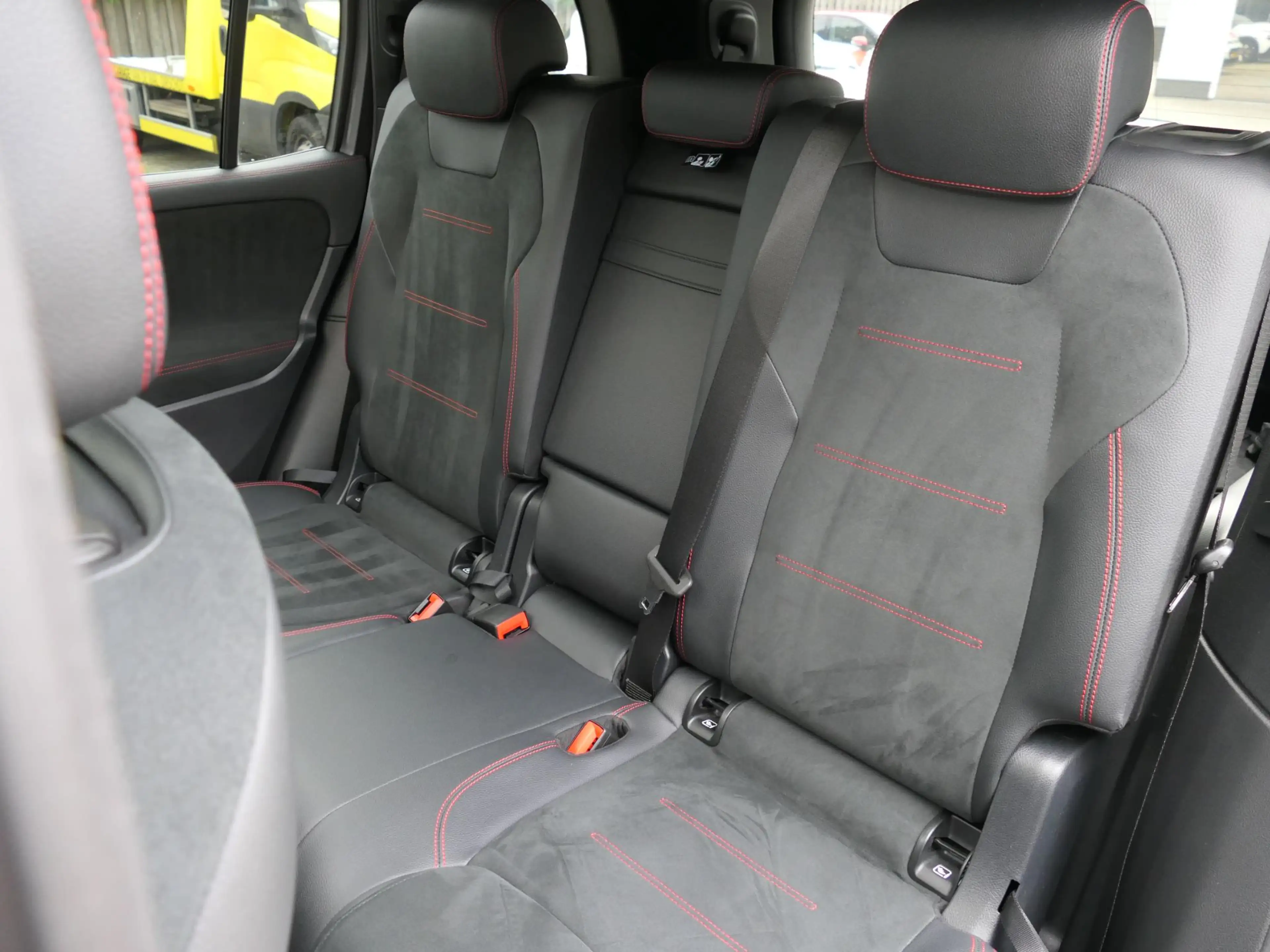 Mercedes-Benz EQB 300 4MATIC AMG Line 7p. 67 kWh | Panoramadak | Full LE — photo 29