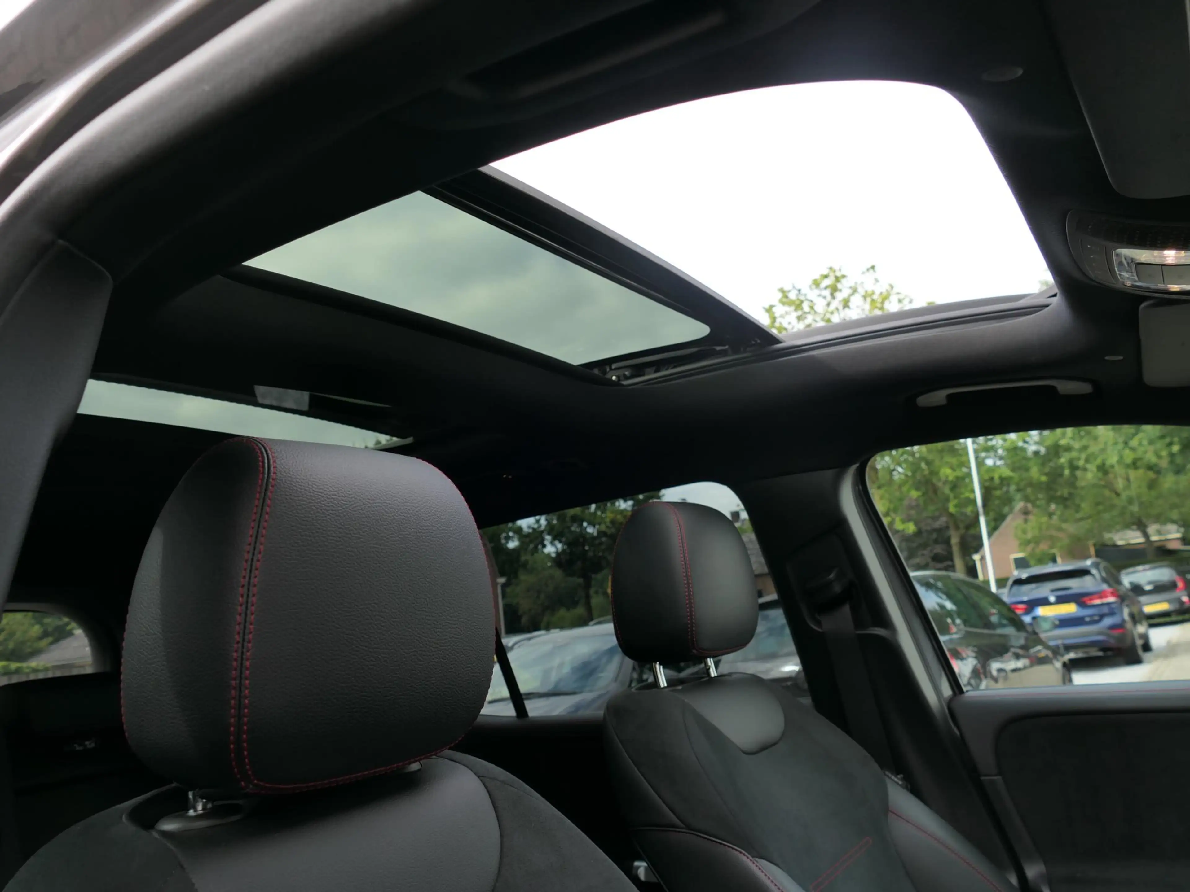 Mercedes-Benz EQB 300 4MATIC AMG Line 7p. 67 kWh | Panoramadak | Full LE — photo 13