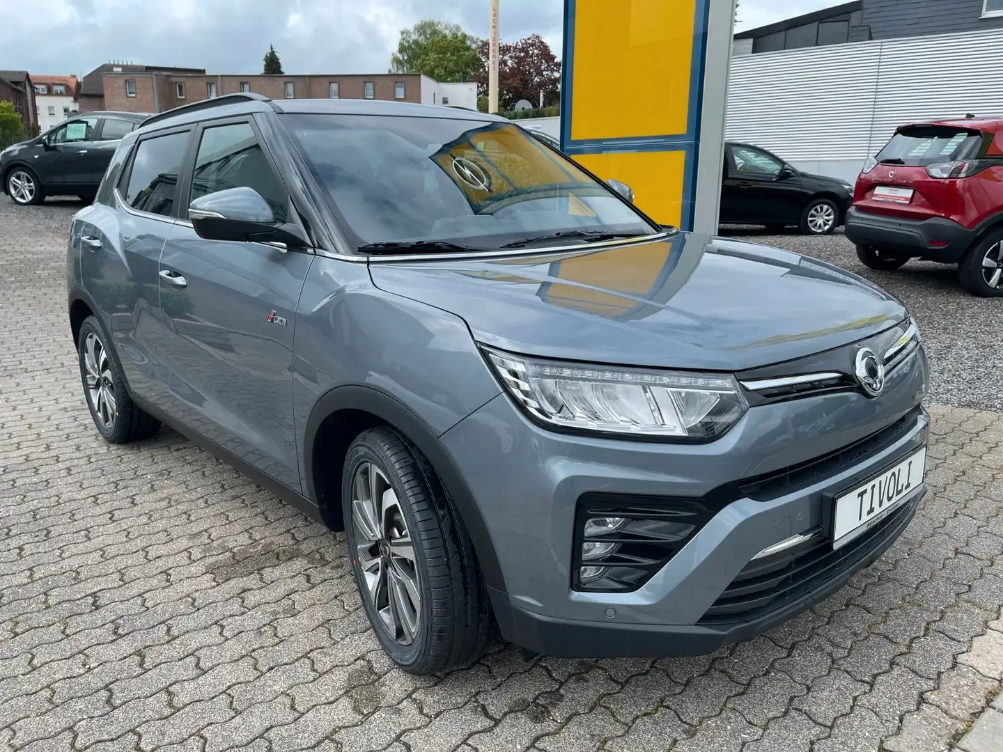 SsangYong Tivoli Sapphire Automatik Grau - 1