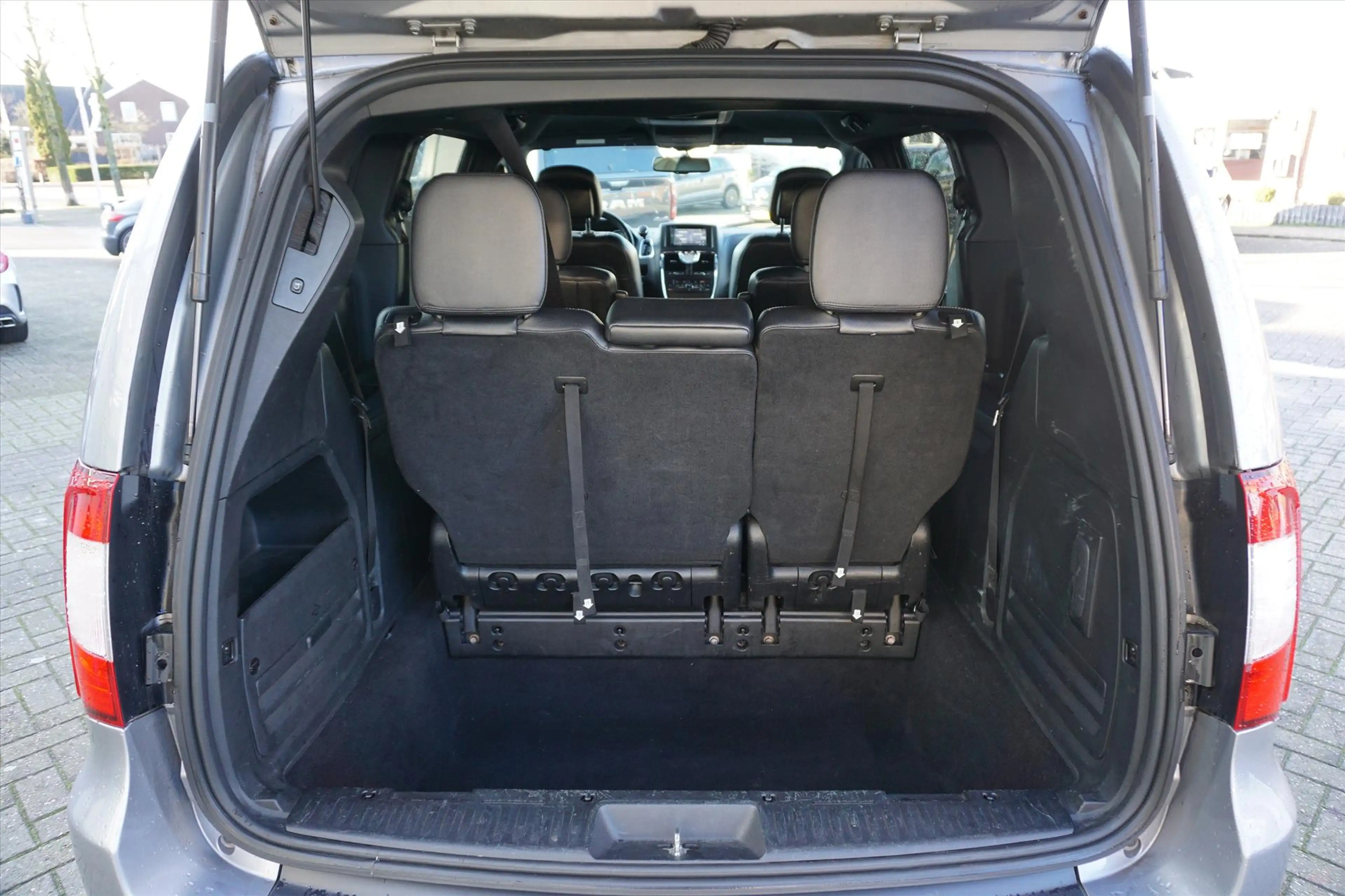 Chrysler Grand Voyager 3.6 V6 Stow&Go / 7-Persoons / Navi / Camera / TV / — photo 12